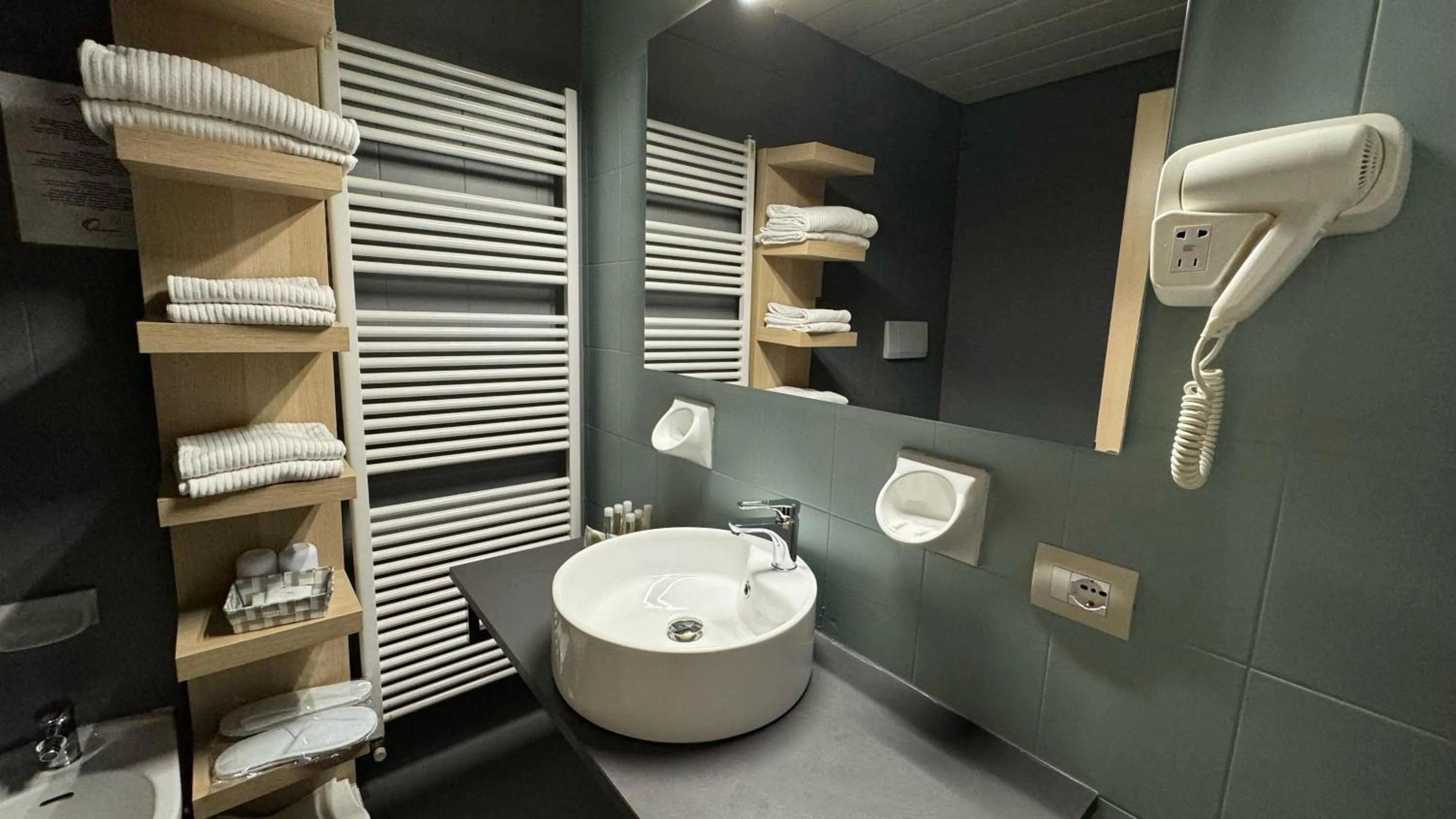 Bathroom in Hotel Royal