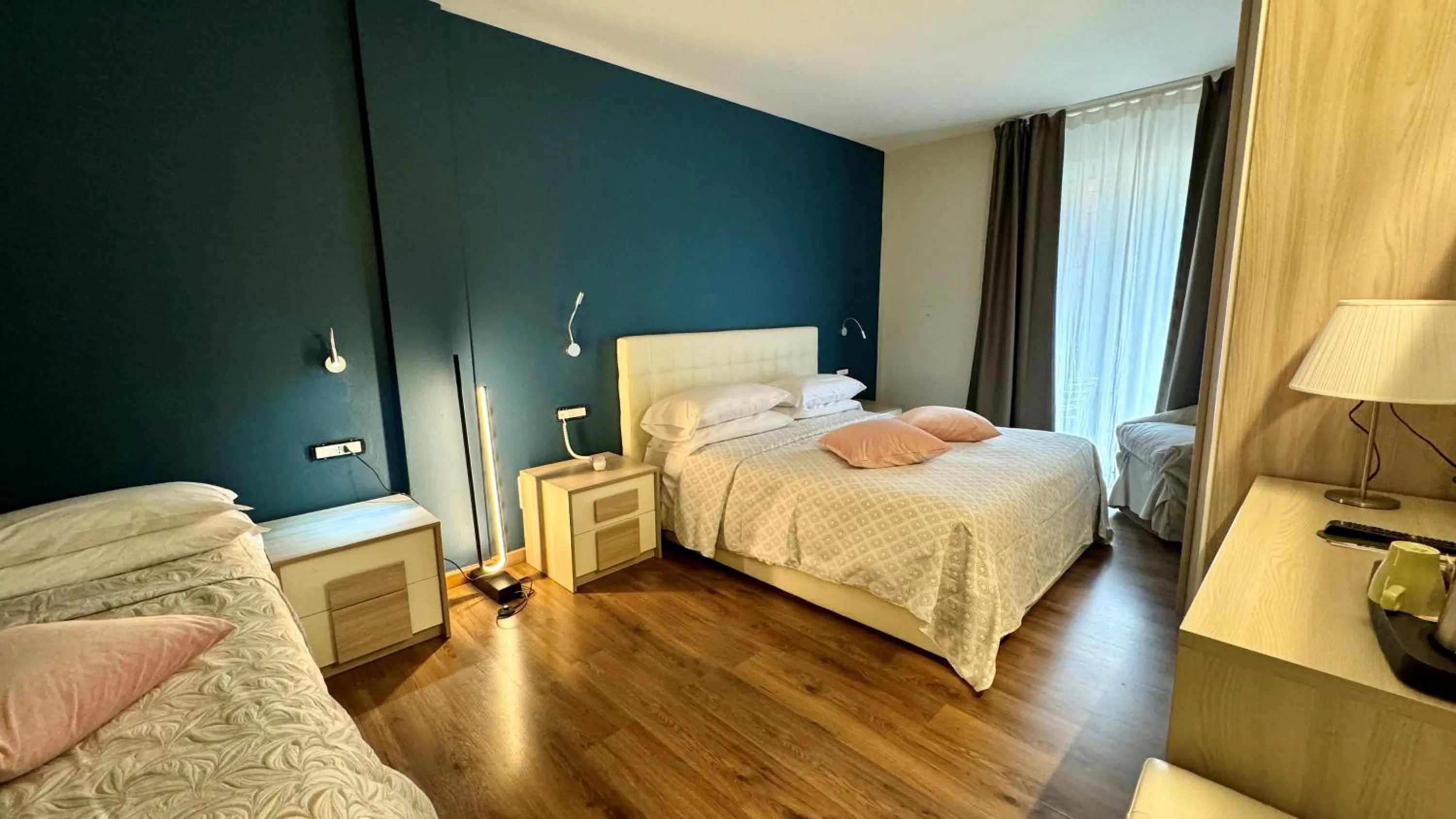 Bedroom, Bed in Hotel Royal