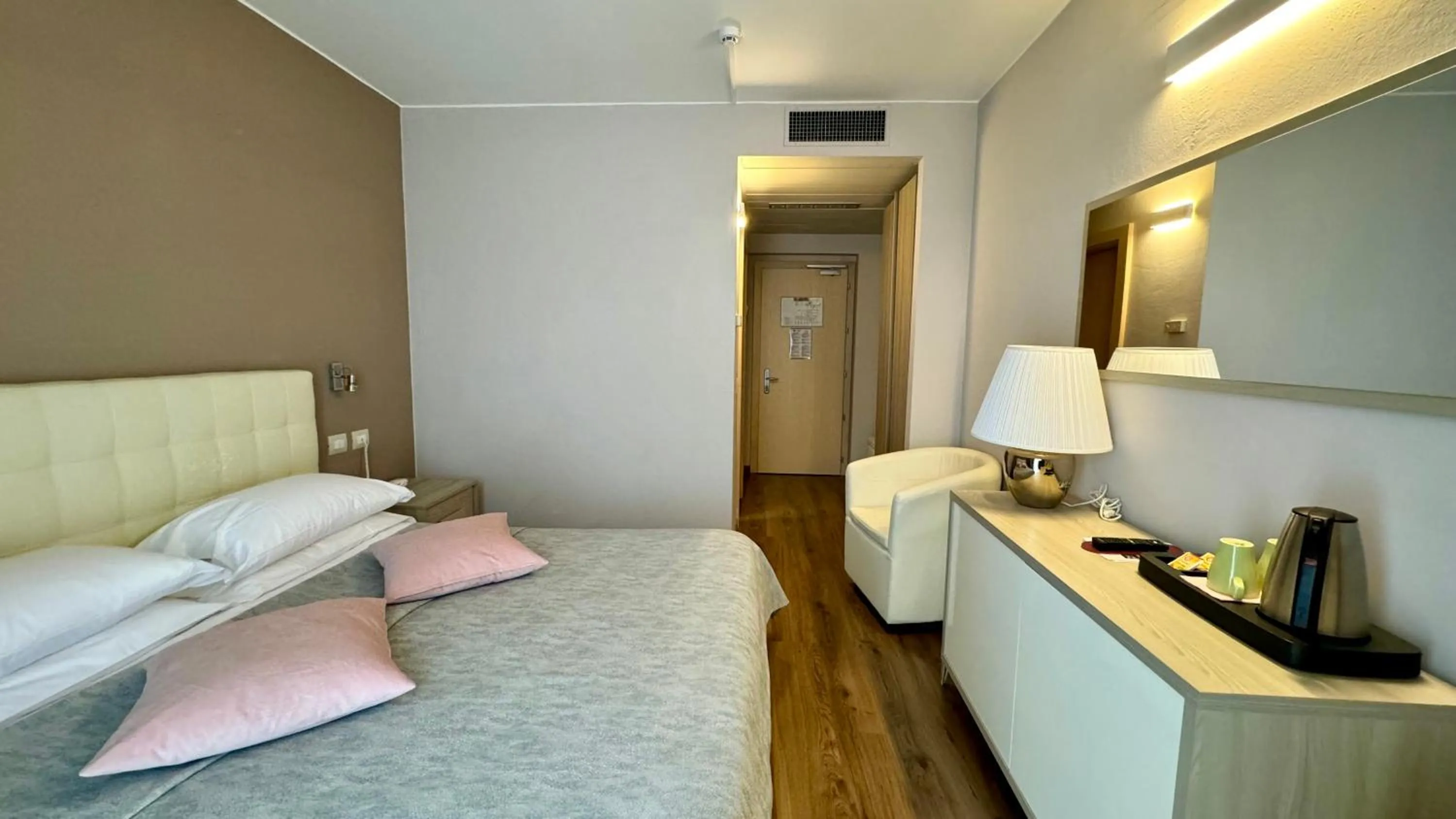 Bedroom, Bed in Hotel Royal