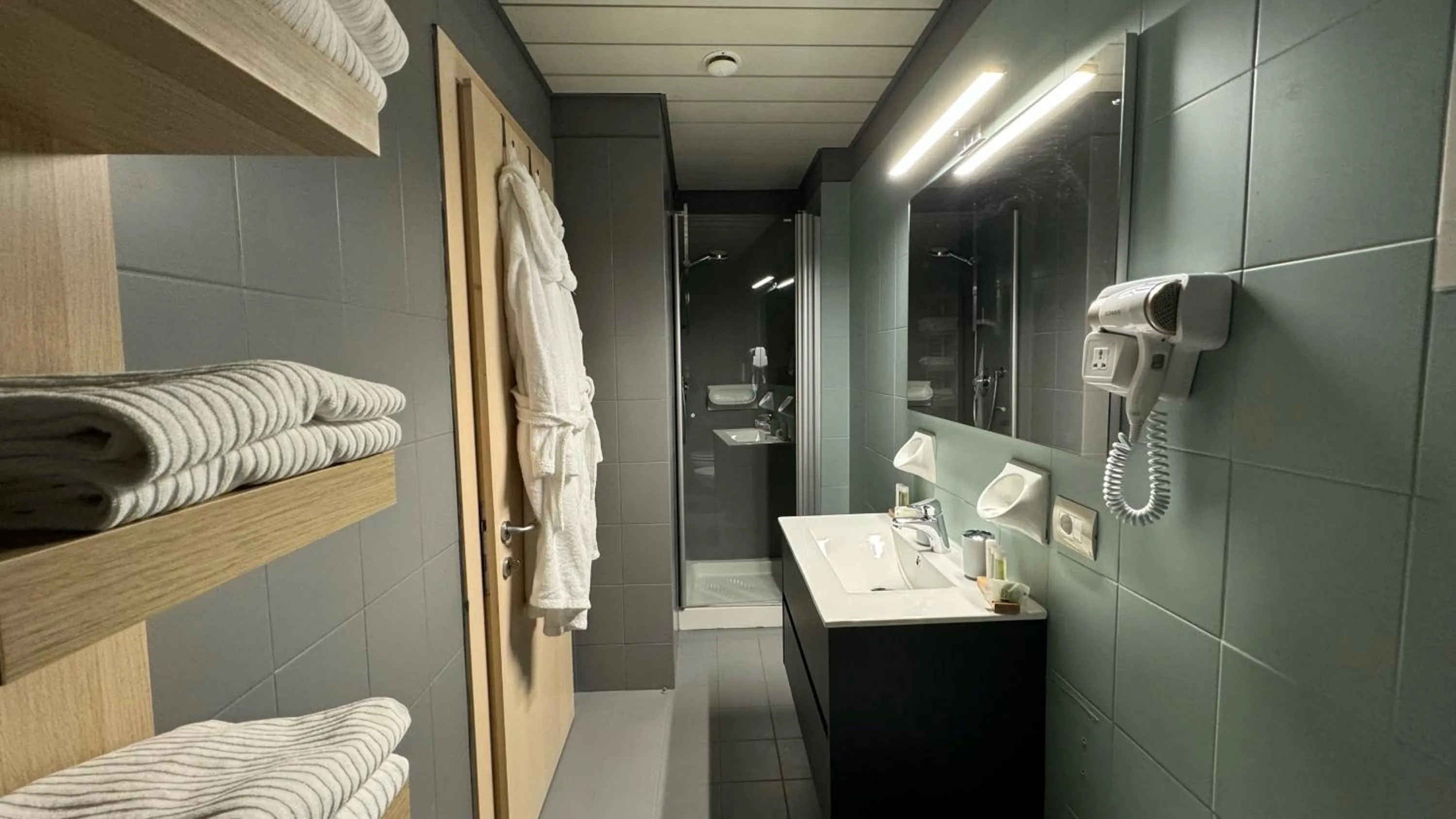 Bathroom in Hotel Royal