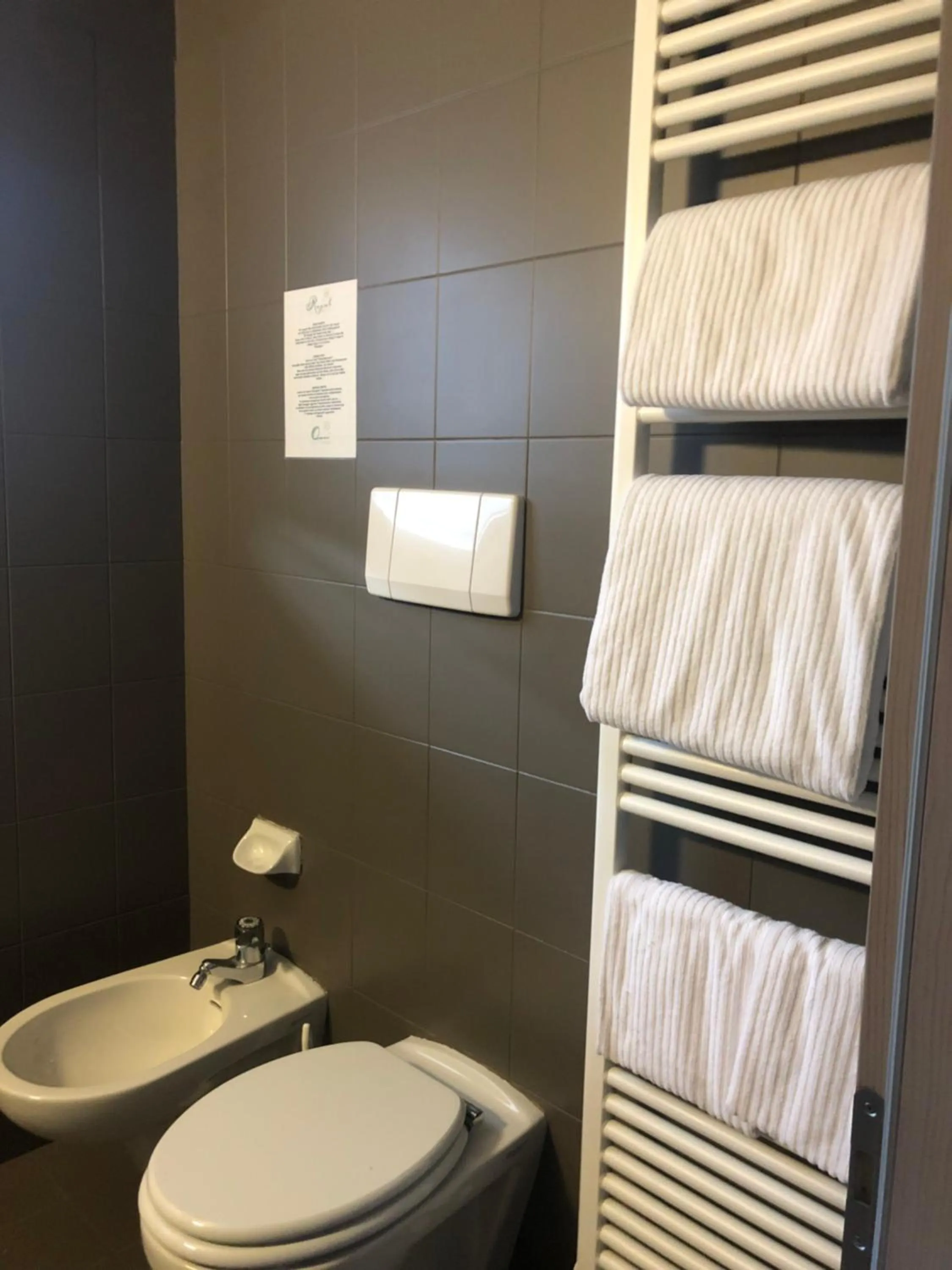 Bathroom in Hotel Royal