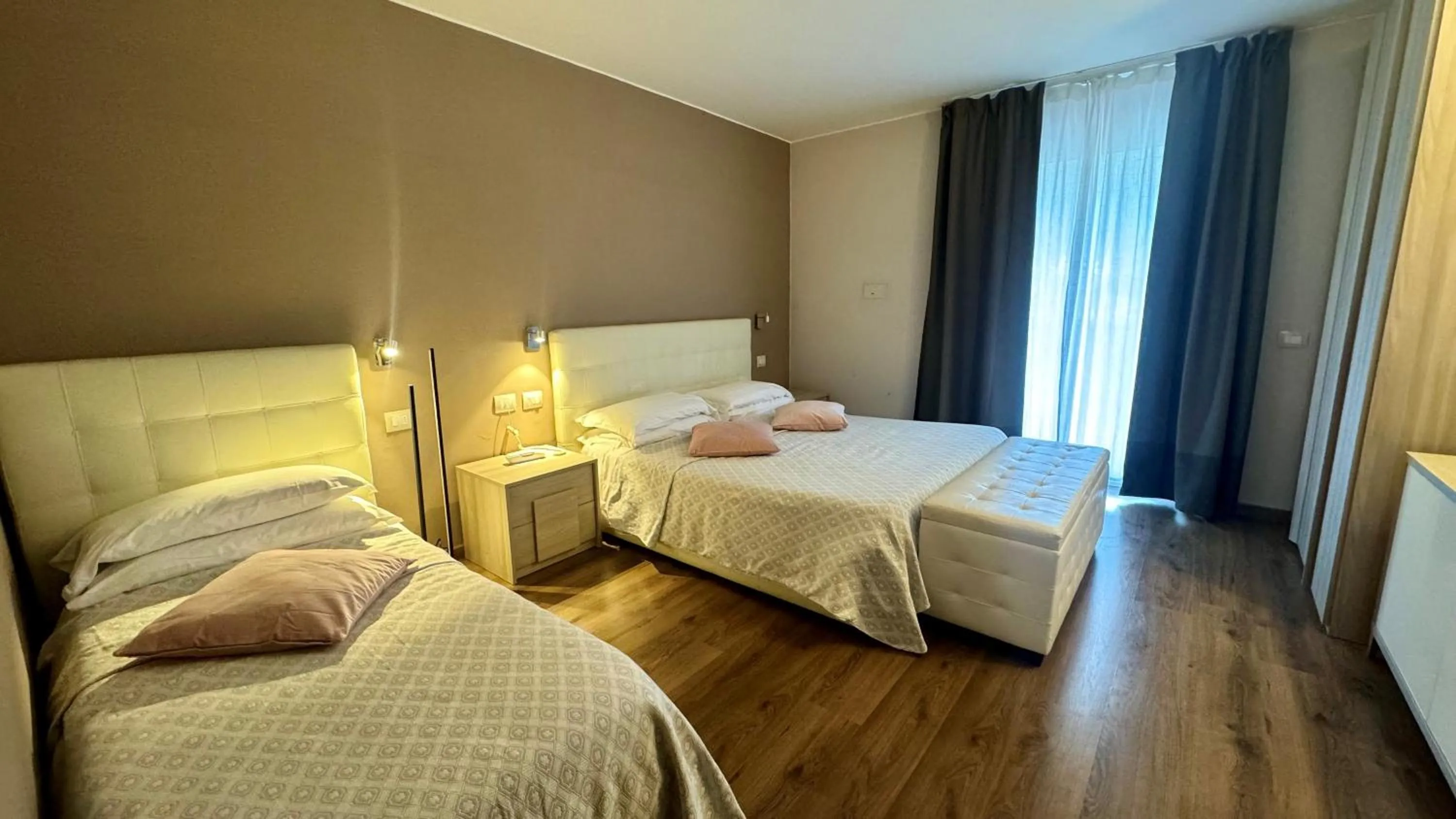 Bedroom, Bed in Hotel Royal