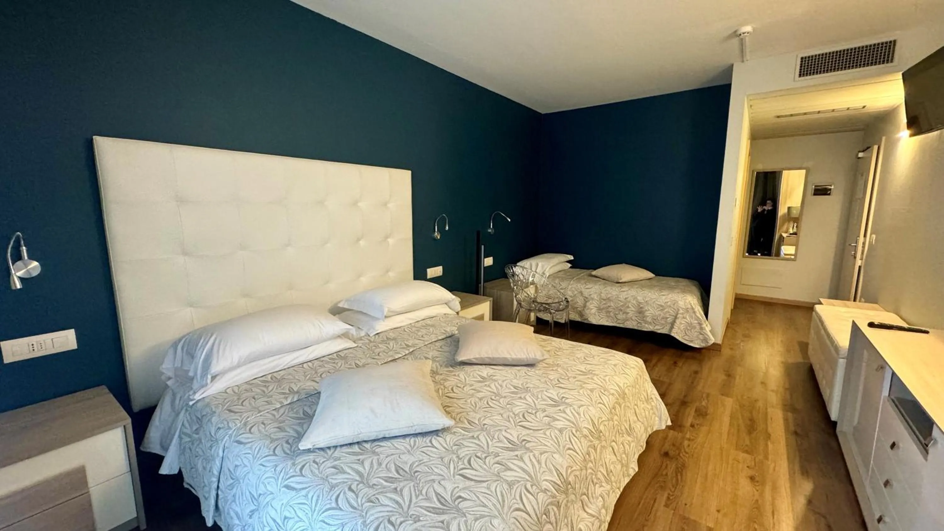 Bedroom, Bed in Hotel Royal