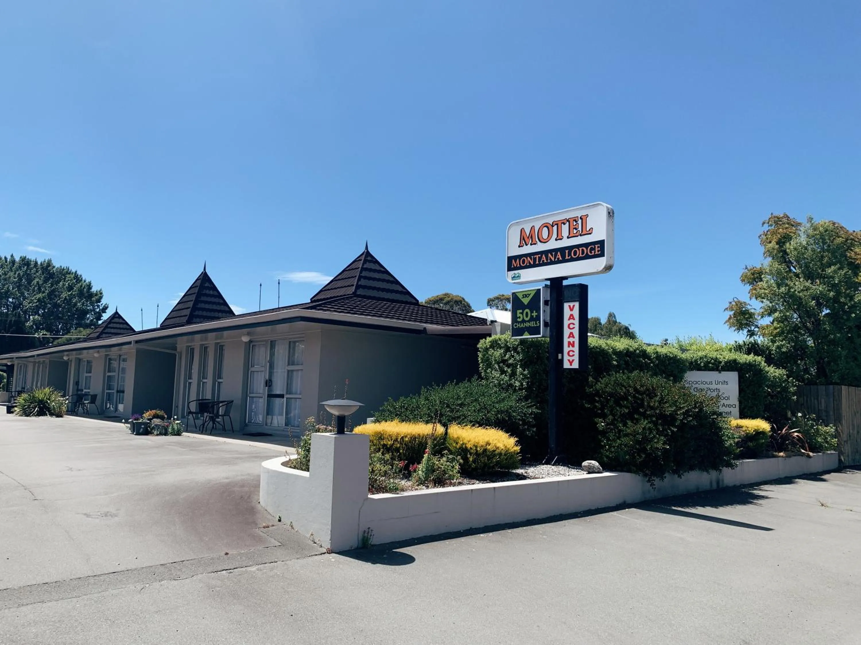 Property building in Montana Lodge Motel