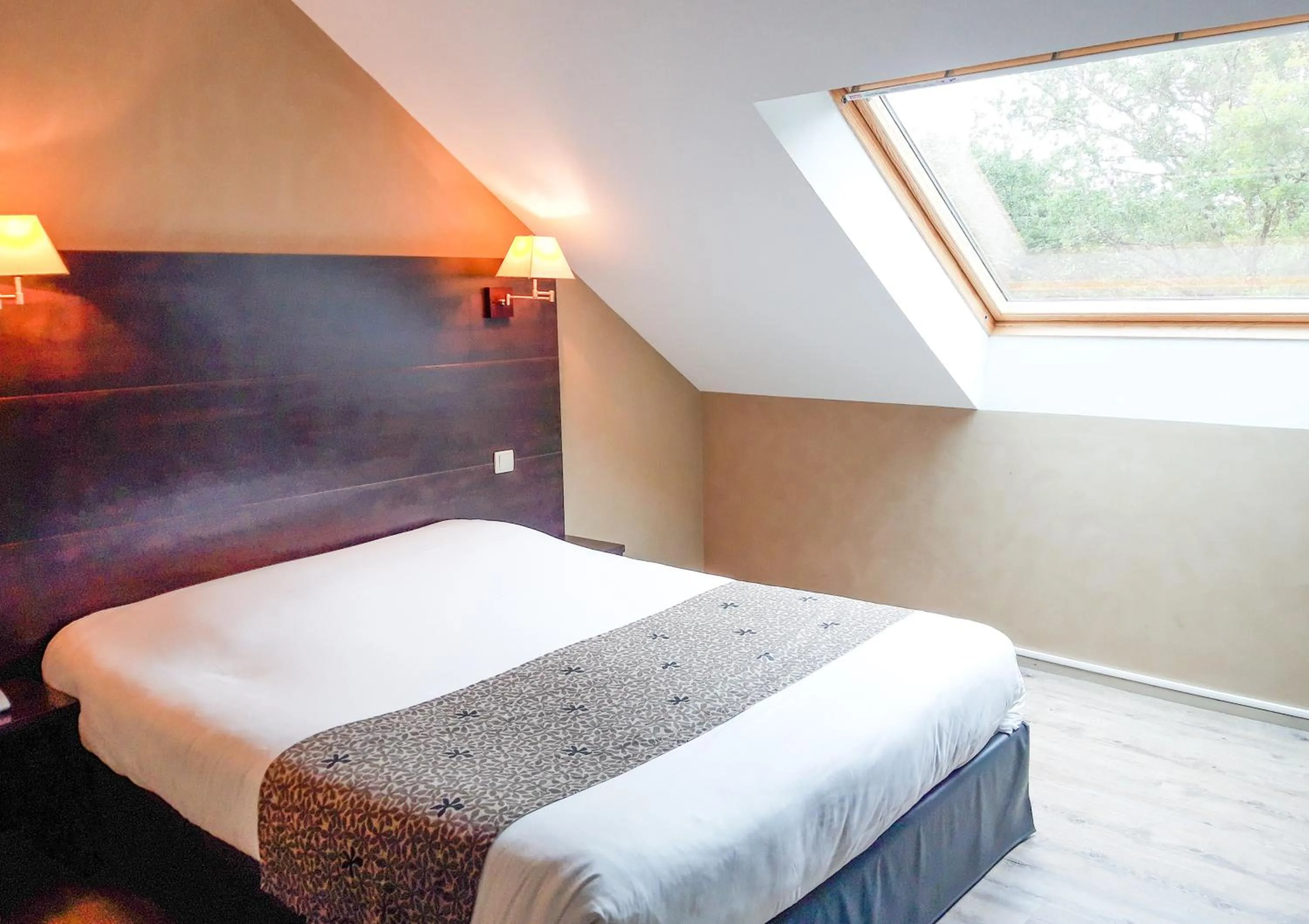 Bed in Hotel Alicia Auray Le Bono