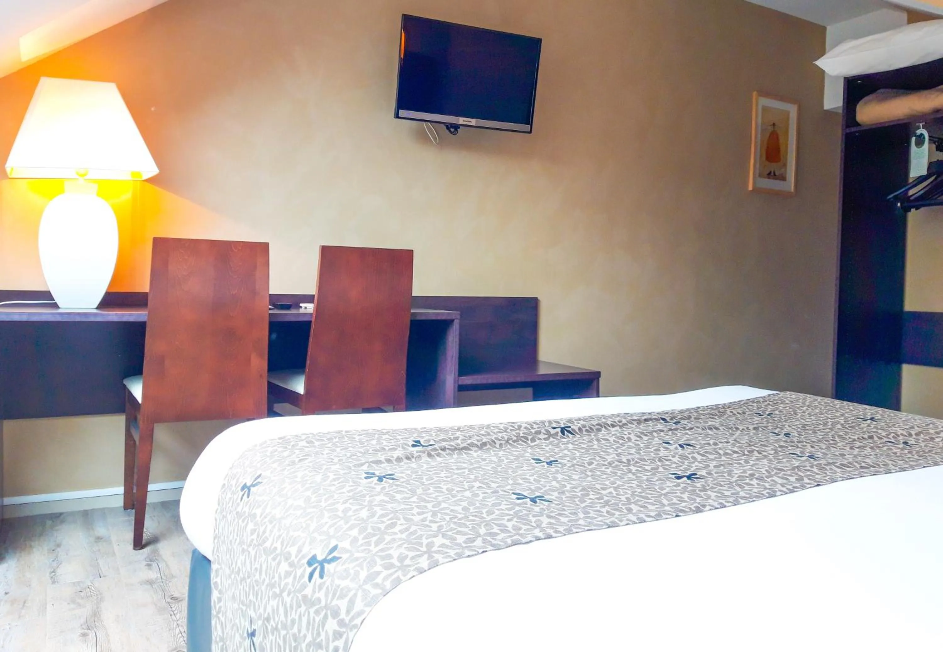 Bed in Hotel Alicia Auray Le Bono