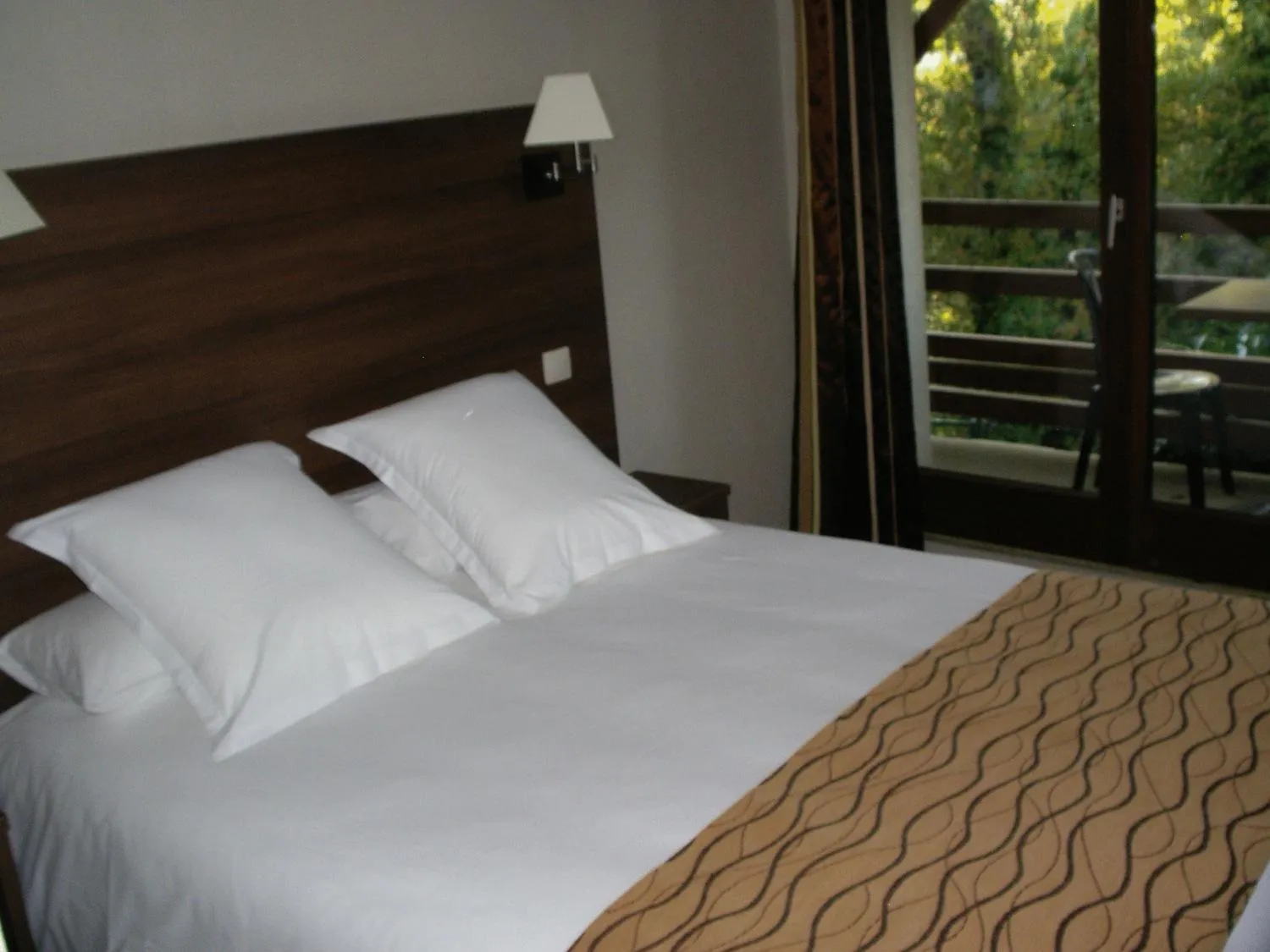 Bed in Hotel Alicia Auray Le Bono