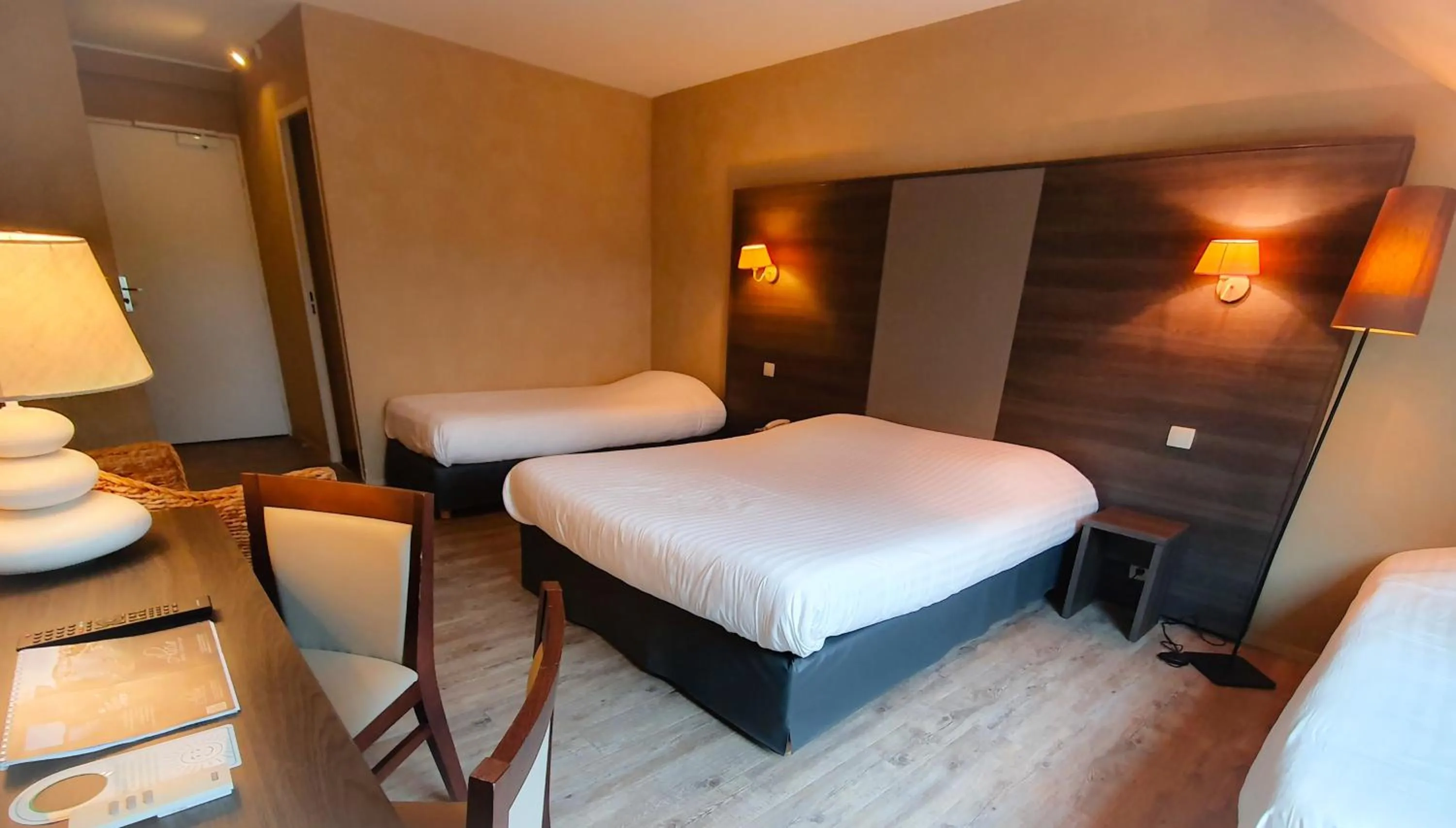 Bed in Hotel Alicia Auray Le Bono