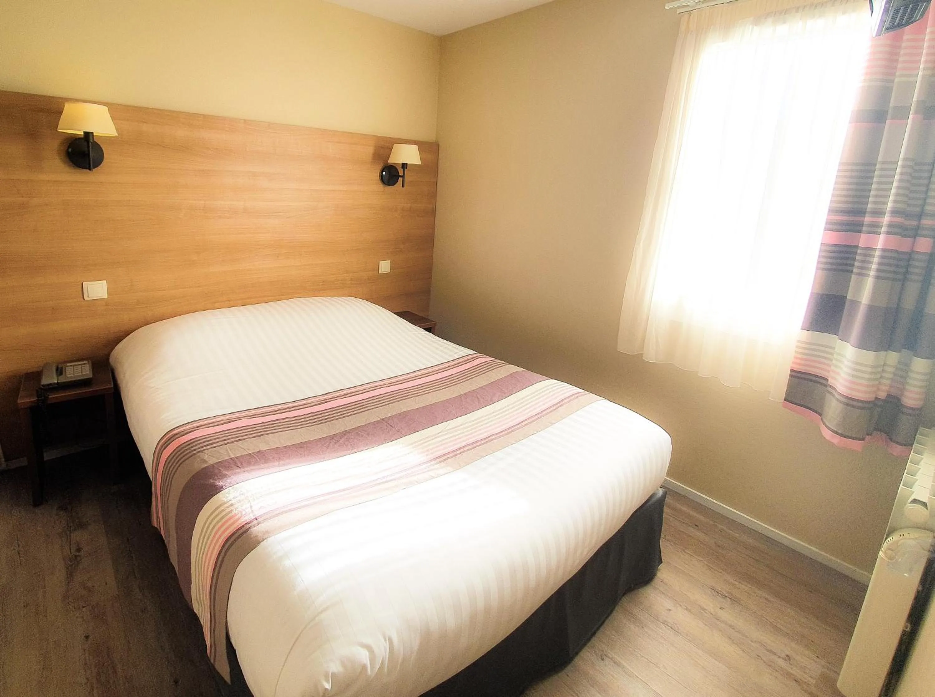 Bed in Hotel Alicia Auray Le Bono