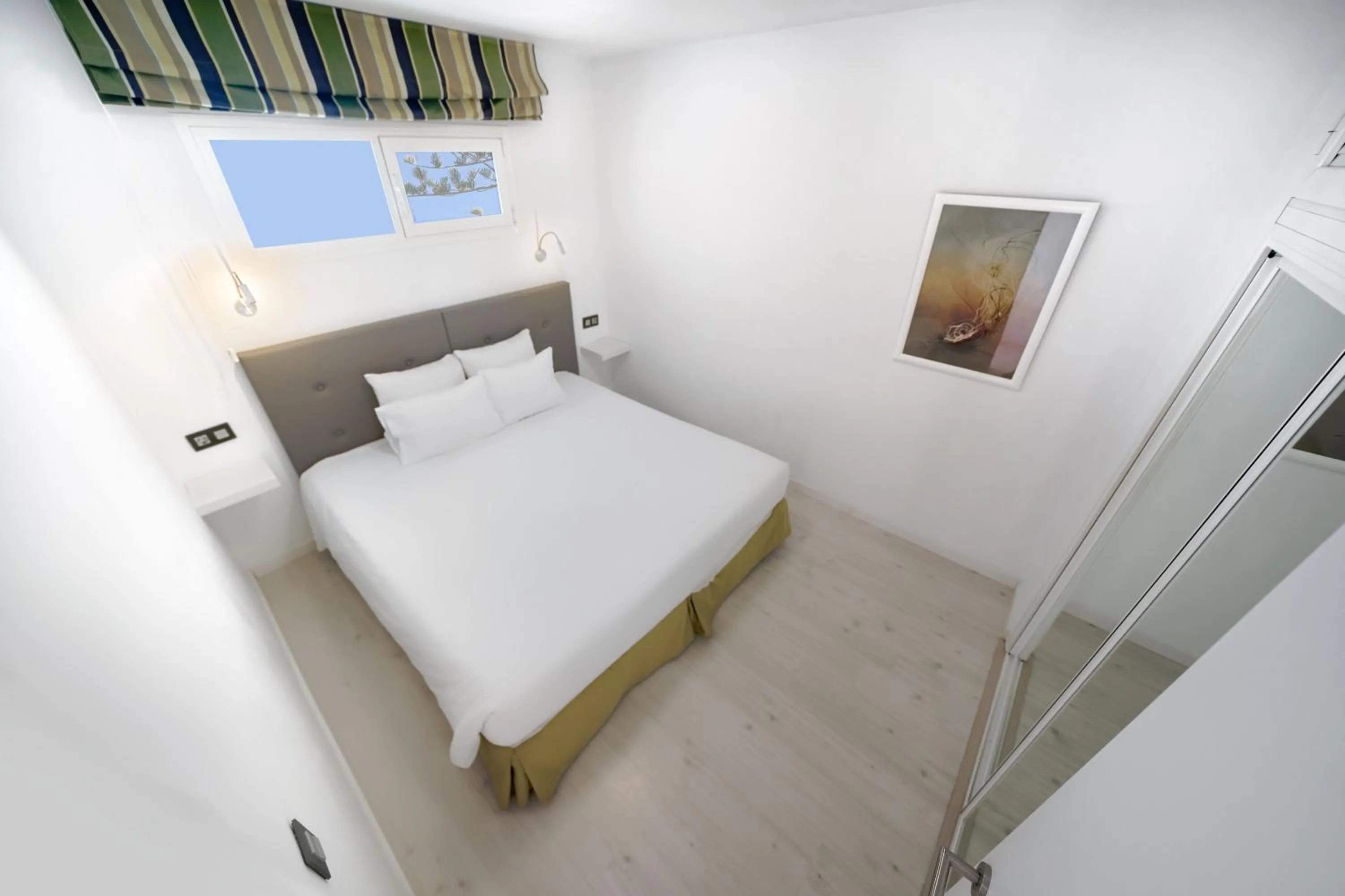 View (from property/room), Bed in Atlantic Sun Beach - Gay Men Only