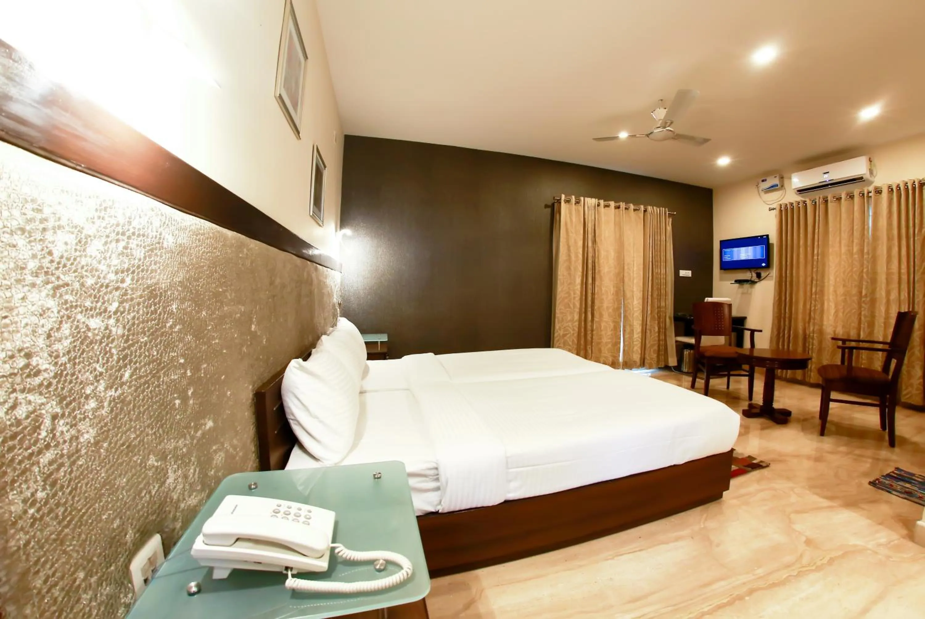 Bed in D Breeze Suites