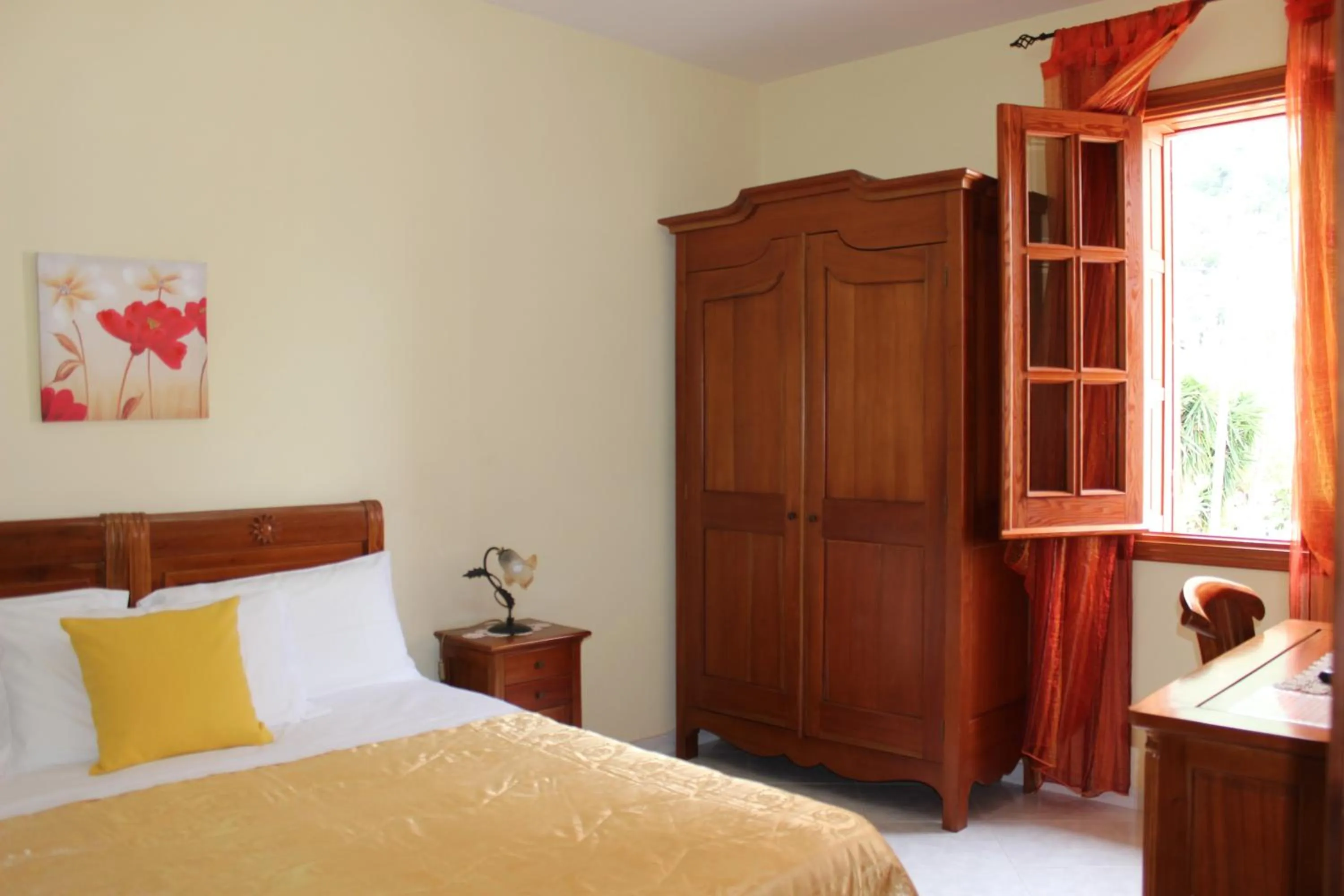 Bed in Raggio di Sole Bed & Breakfast