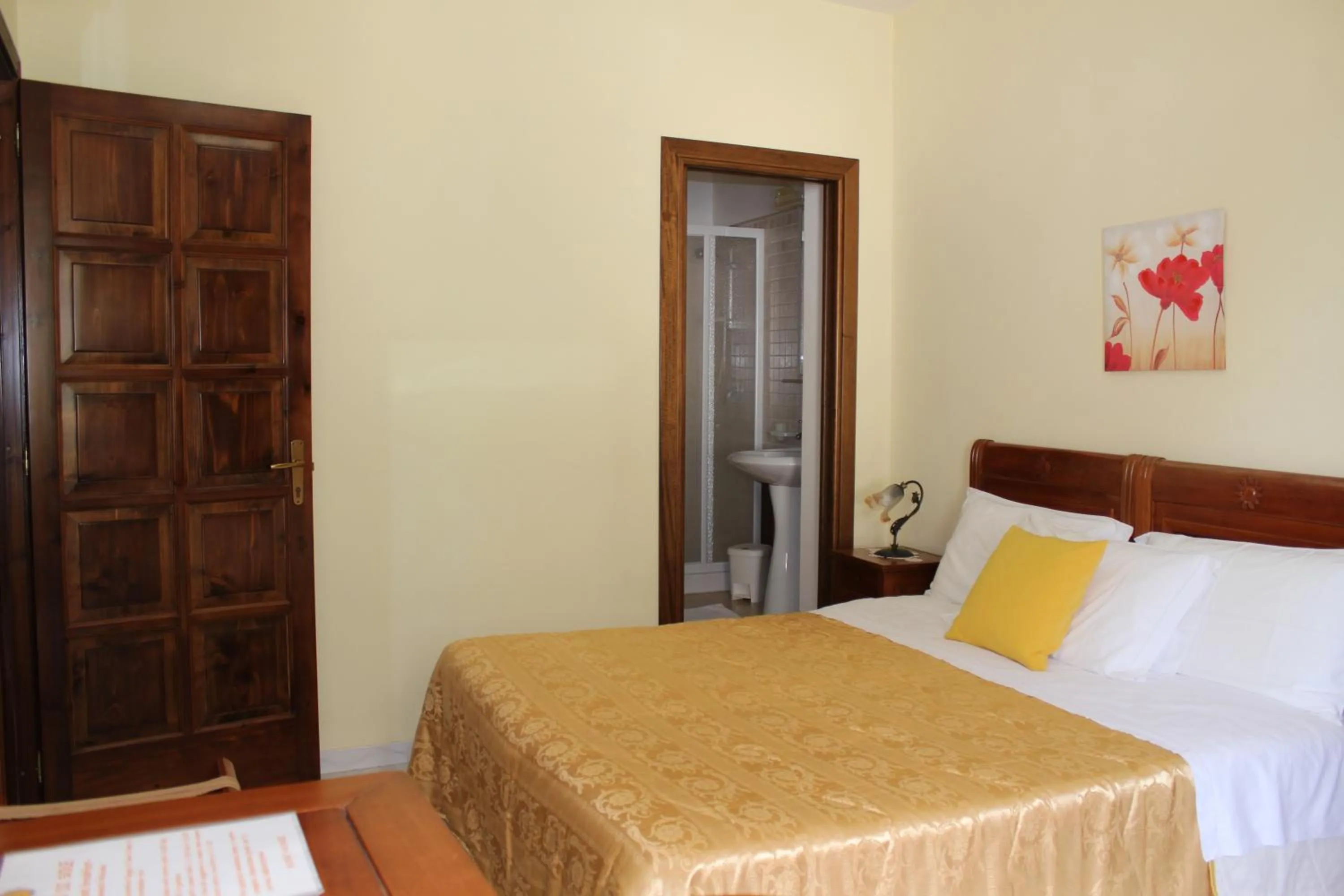 Bed in Raggio di Sole Bed & Breakfast