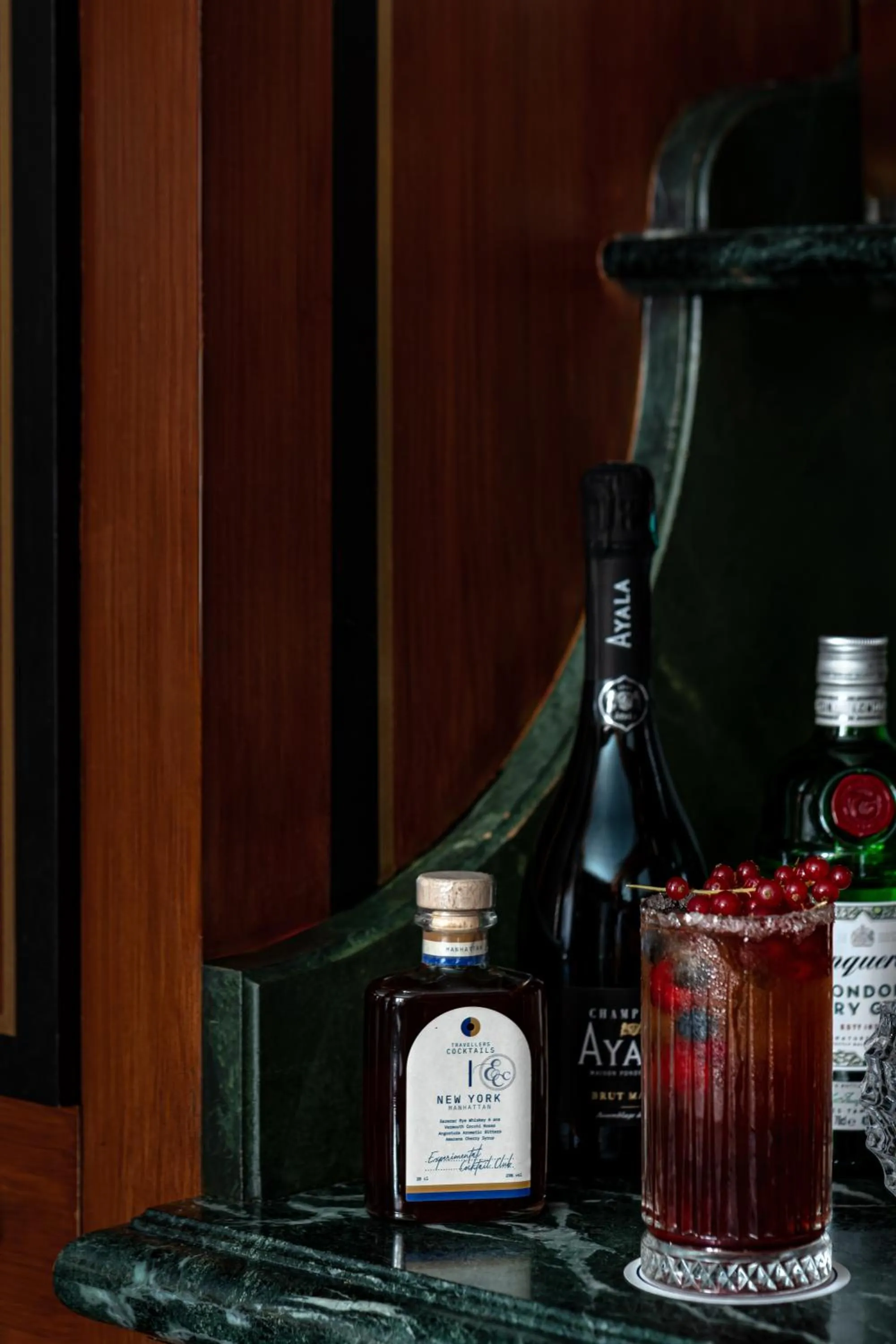 Lounge or bar in La Chambre du Marais