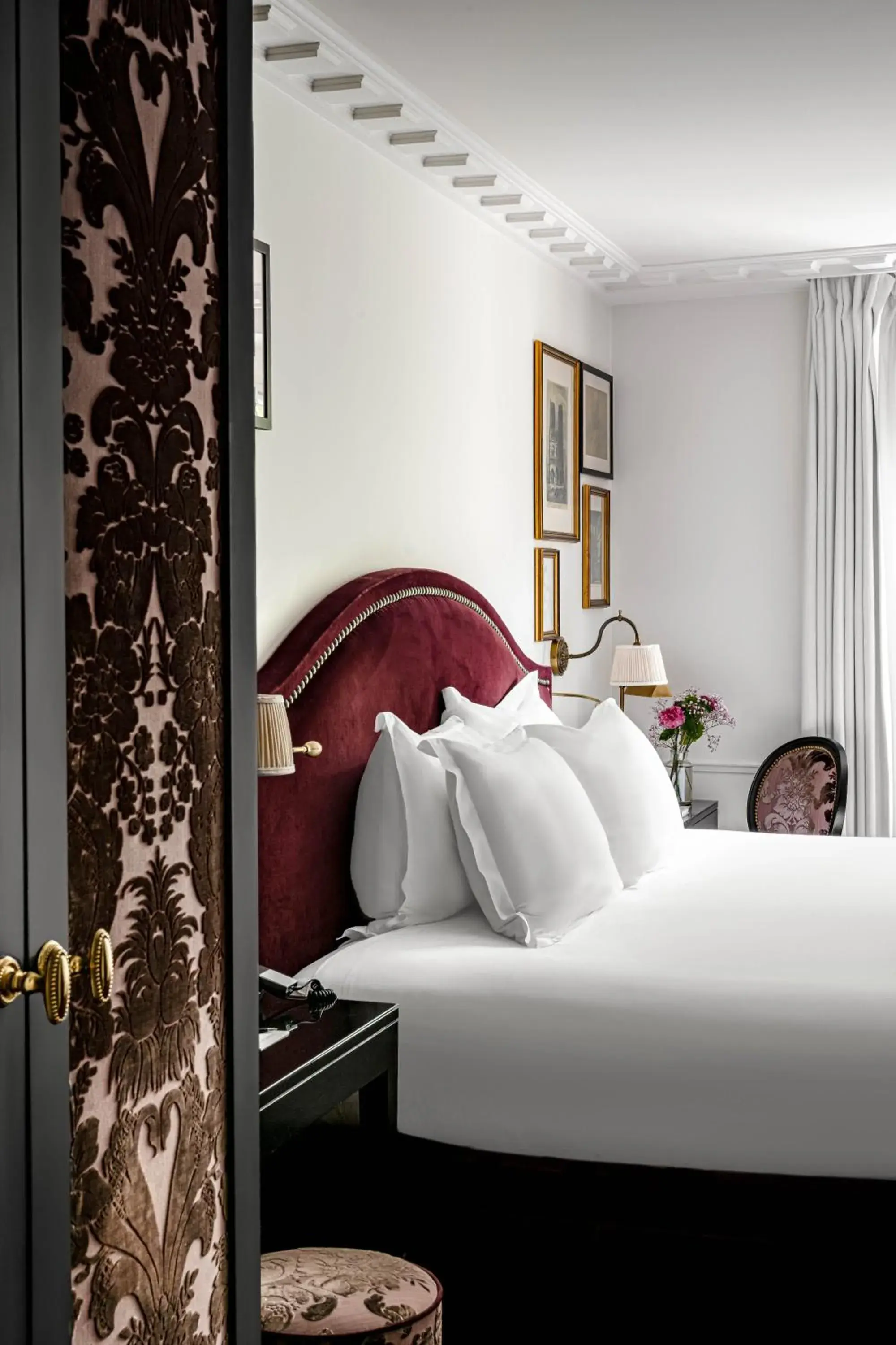 Large Double Room in La Chambre du Marais Large Double Room in La Chambre du Marais