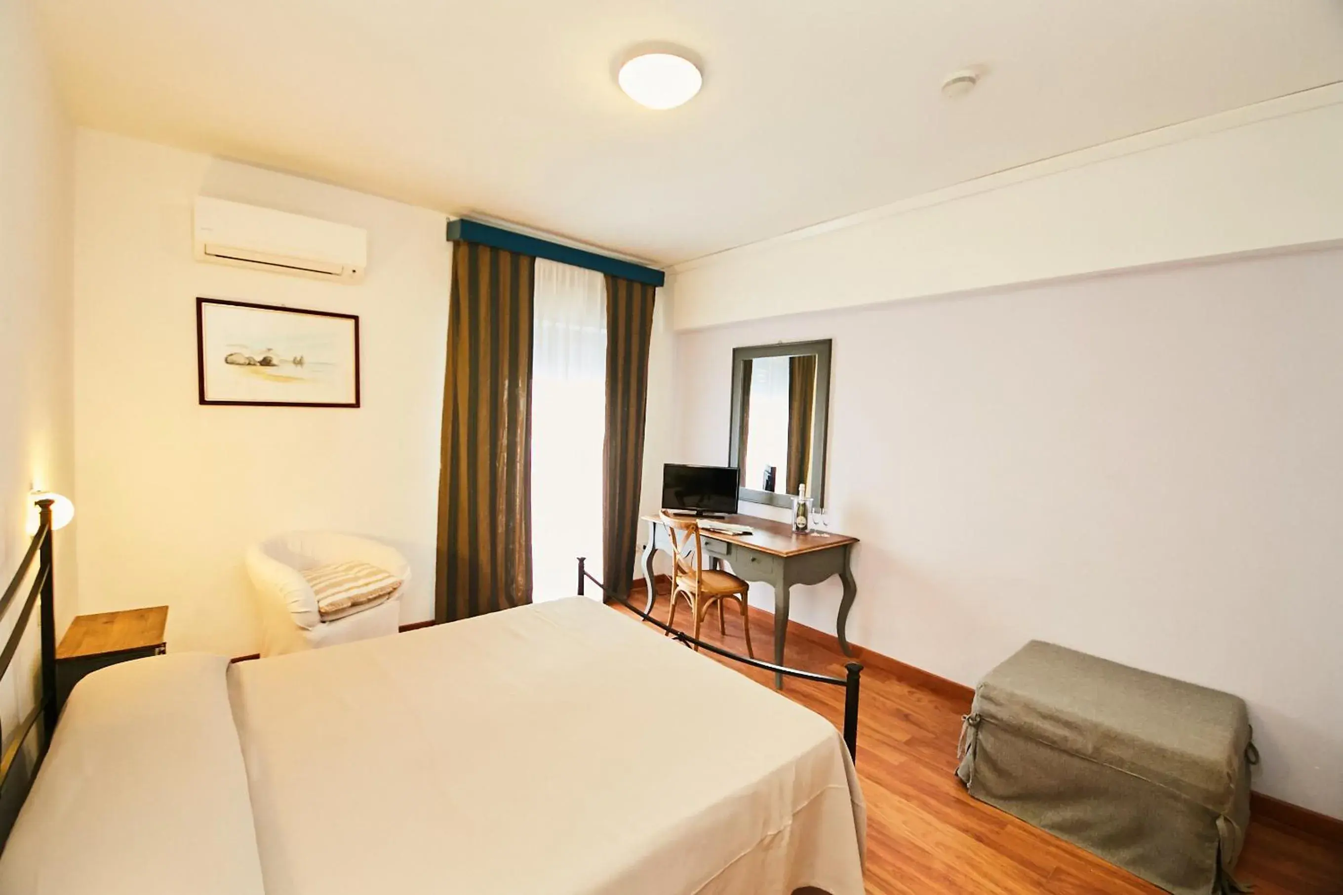 Double or Twin Room in Hotel Enterprise Double or Twin Room in Hotel Enterprise