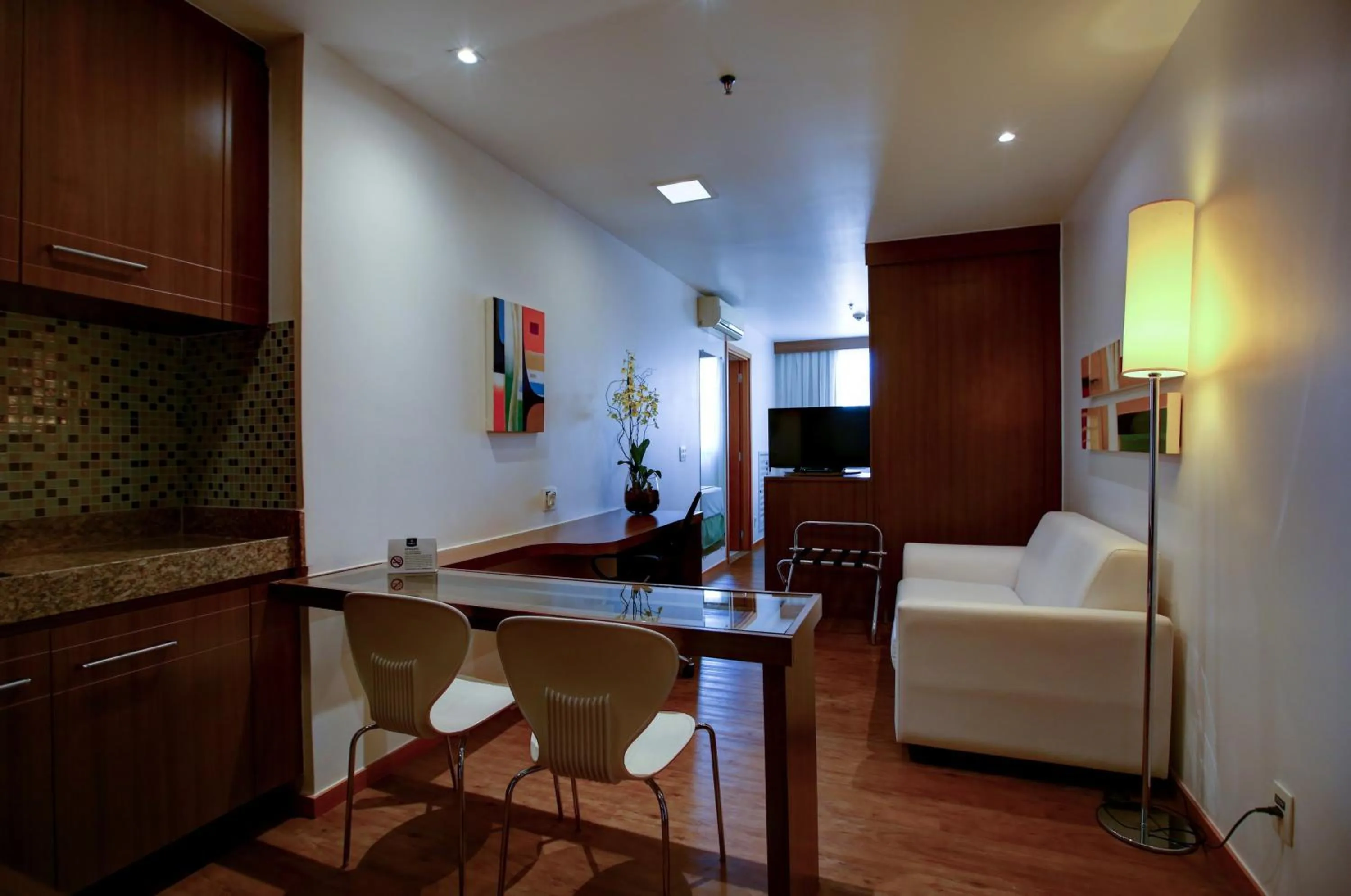 Communal lounge/ TV room in Nobile Suites Monumental