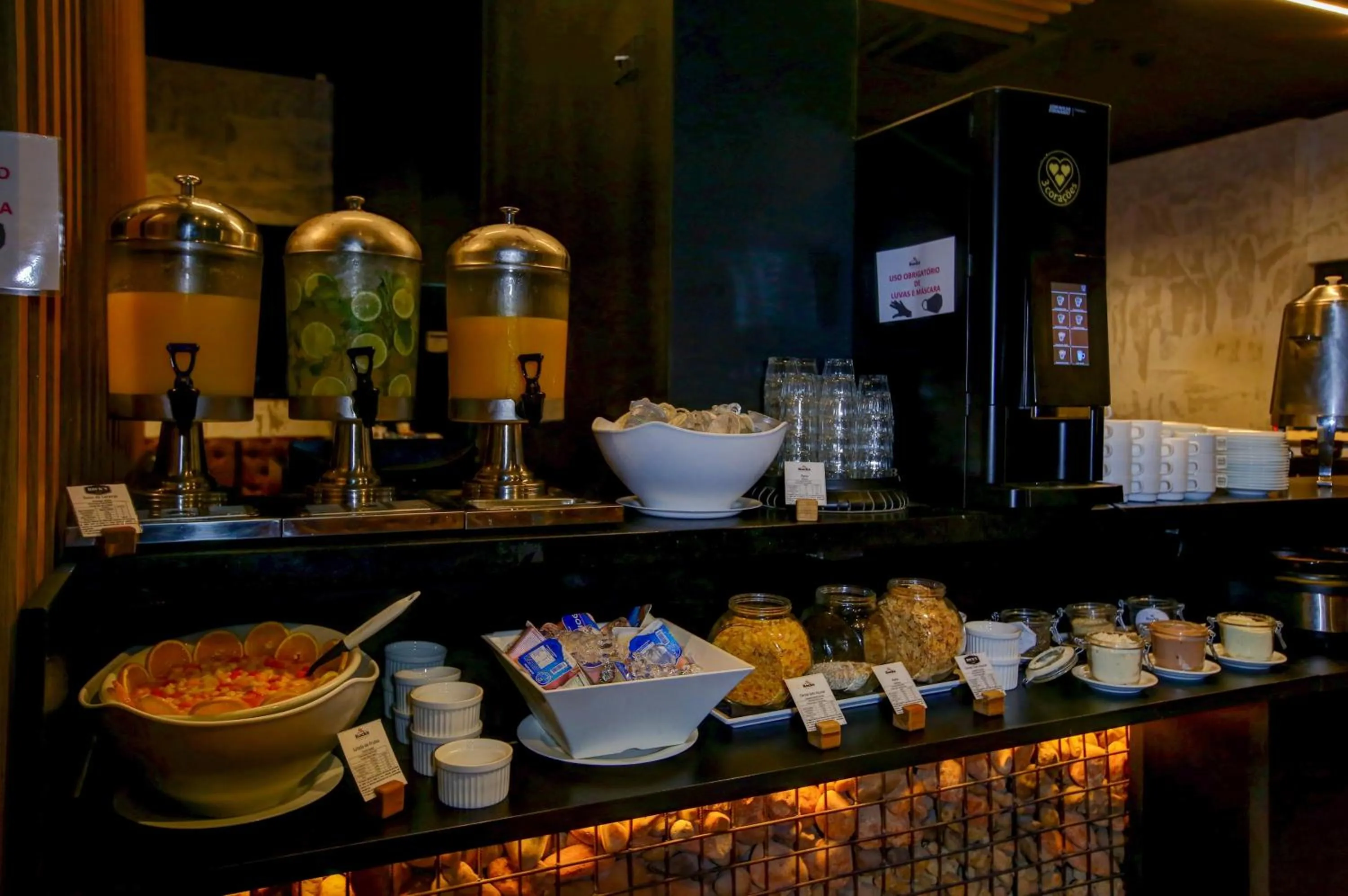 Coffee/tea facilities in Nobile Suites Monumental