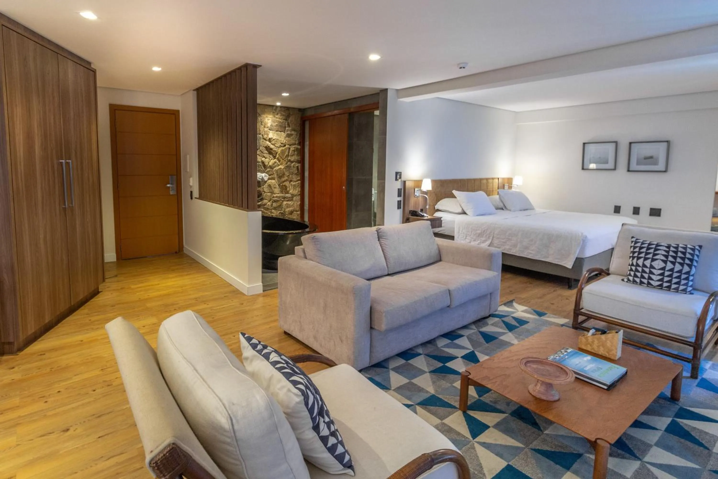 Living room, Bed in Hotel Porto Sol Beach