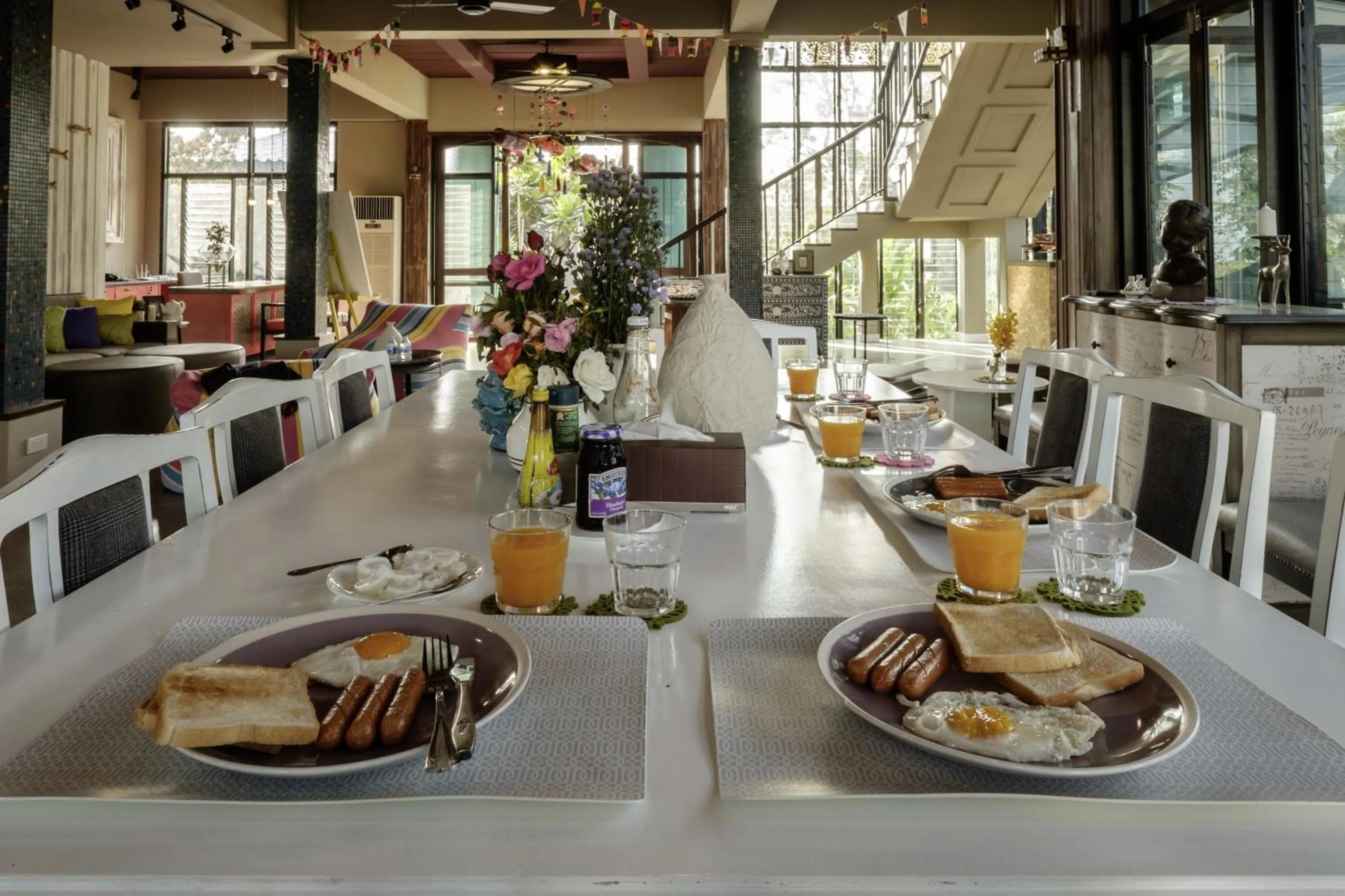 Communal kitchen in Amphawa Caza Platuu