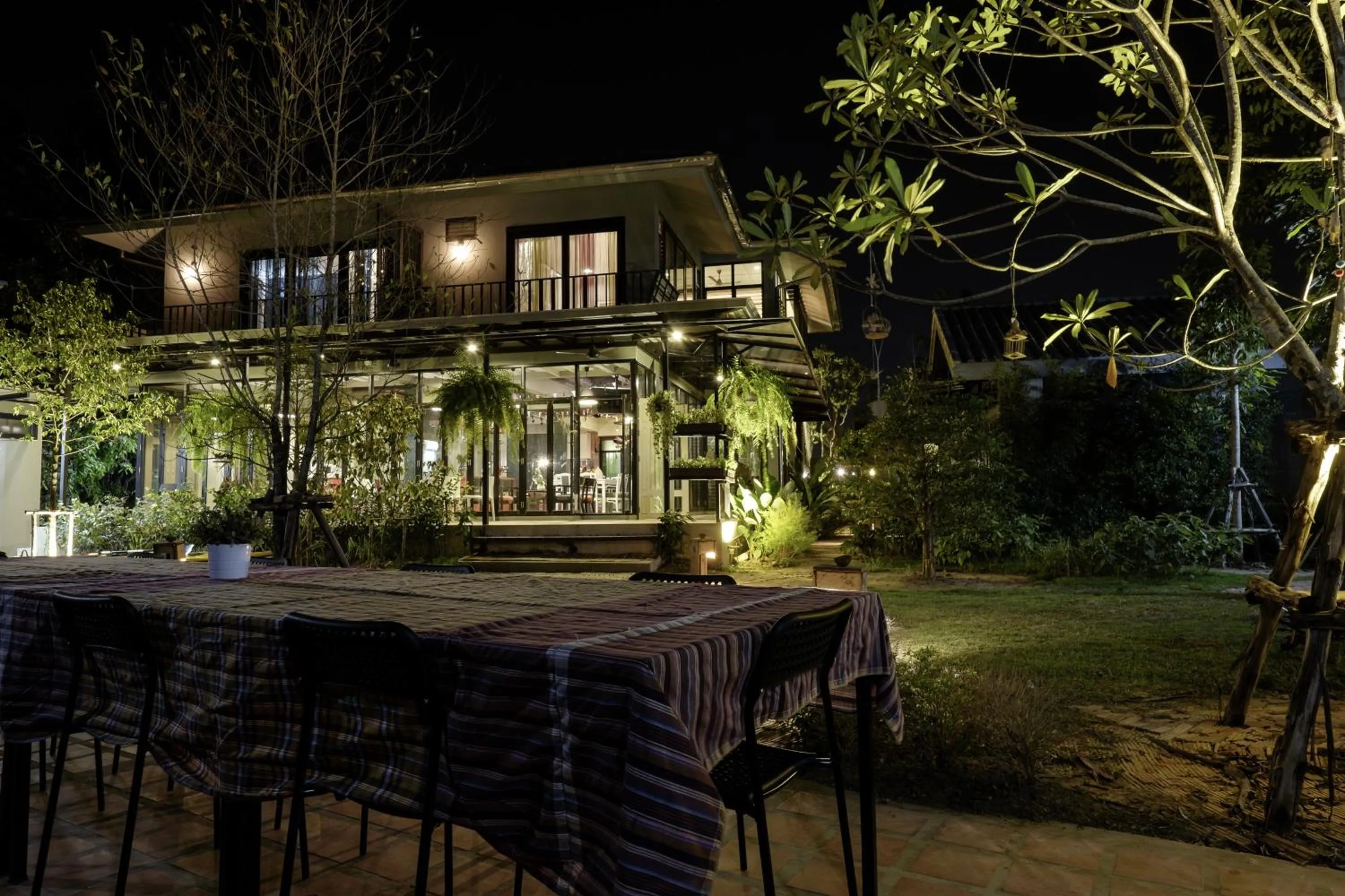 Activities in Amphawa Caza Platuu