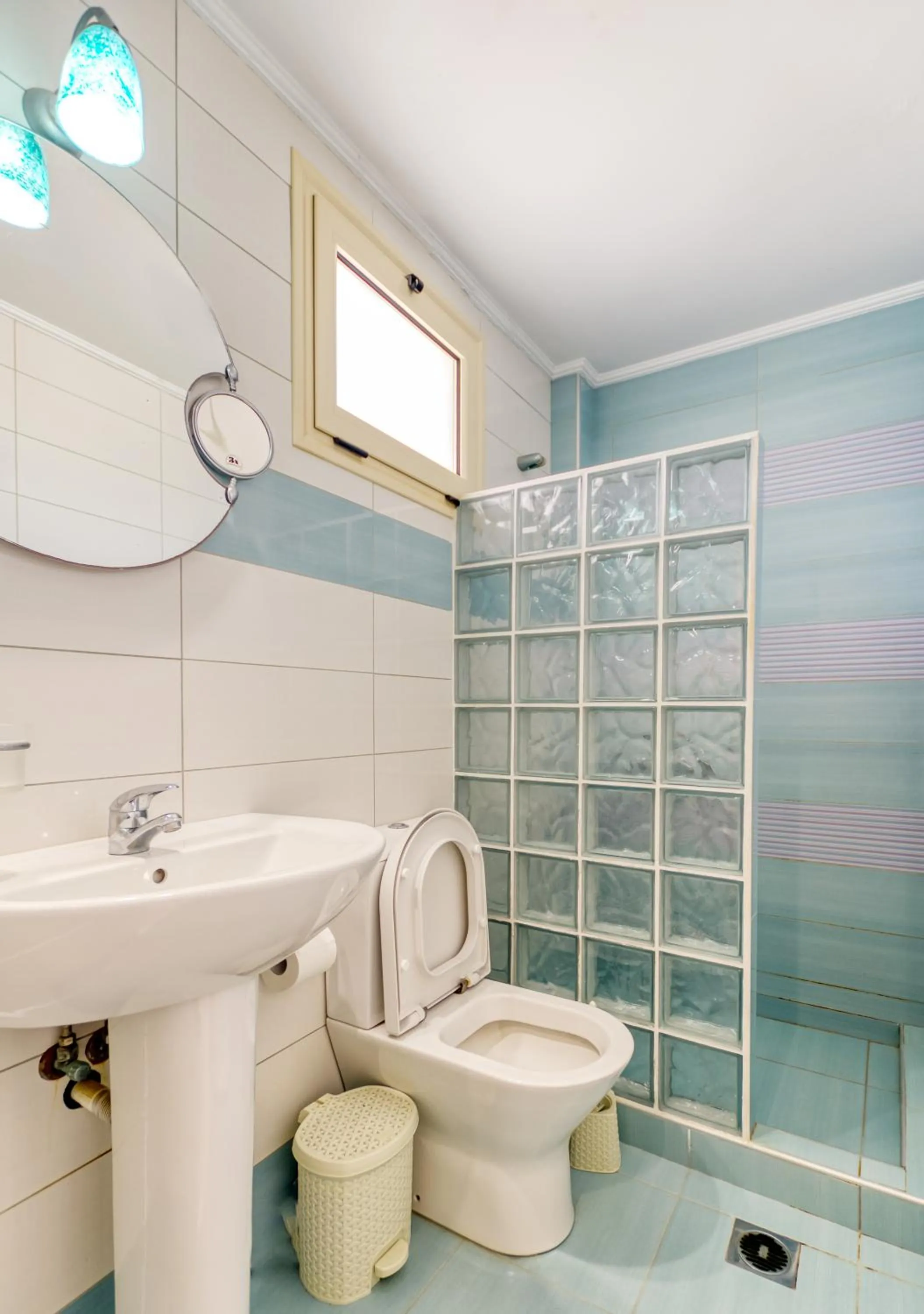 Bathroom in Pleasure Beach Hotel