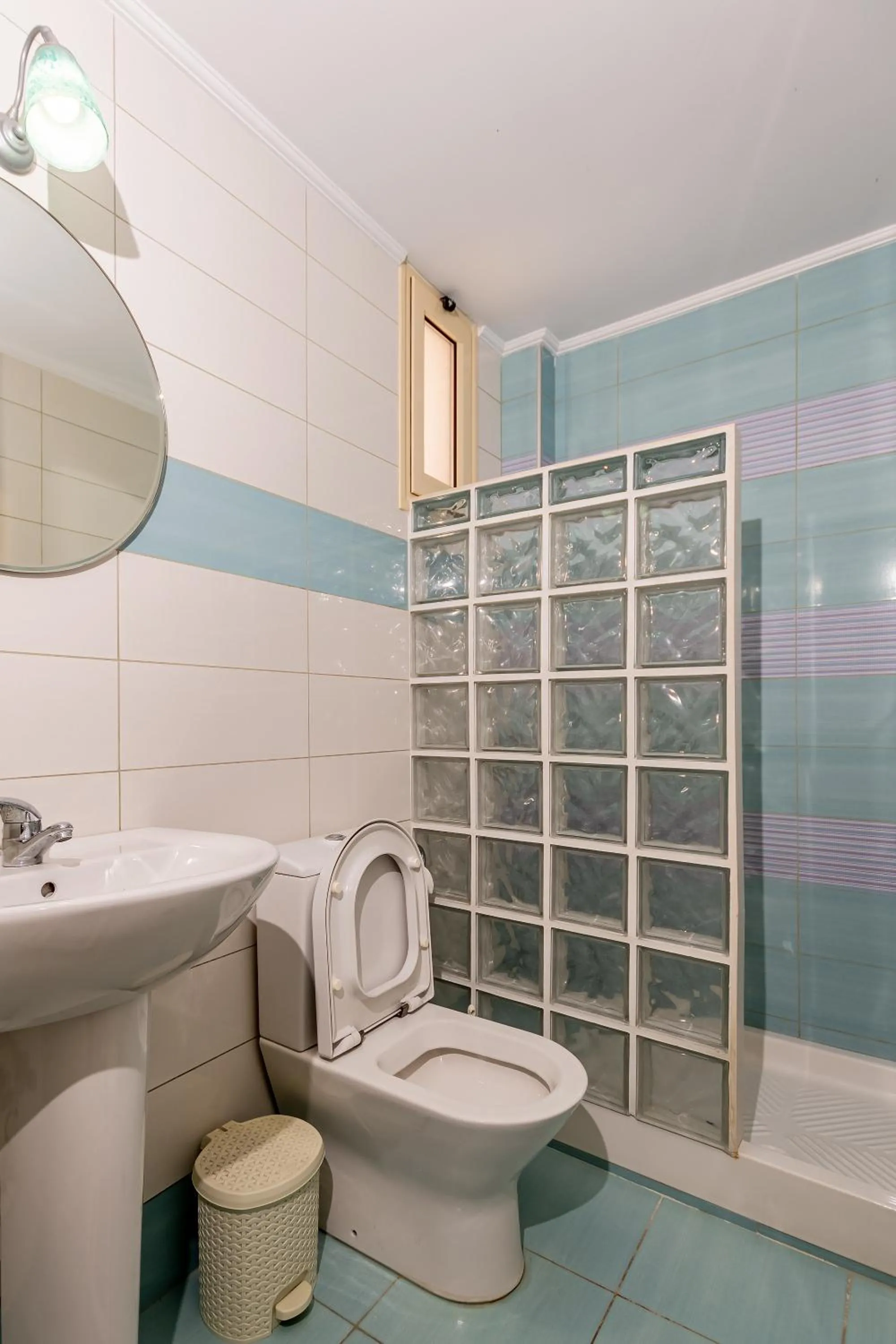 Bathroom in Pleasure Beach Hotel