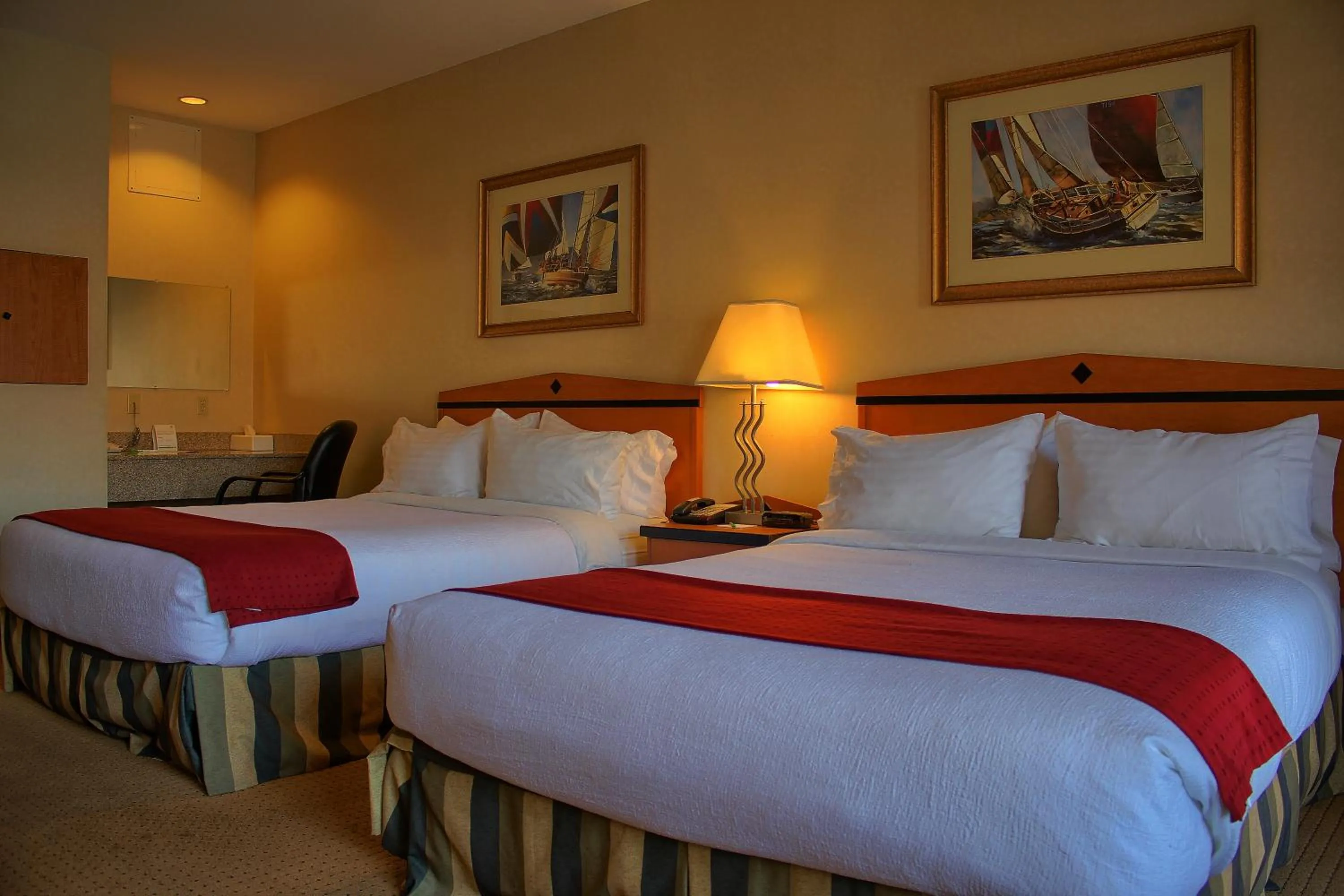 Bed in Holiday Inn Hotel & Suites Osoyoos by IHG