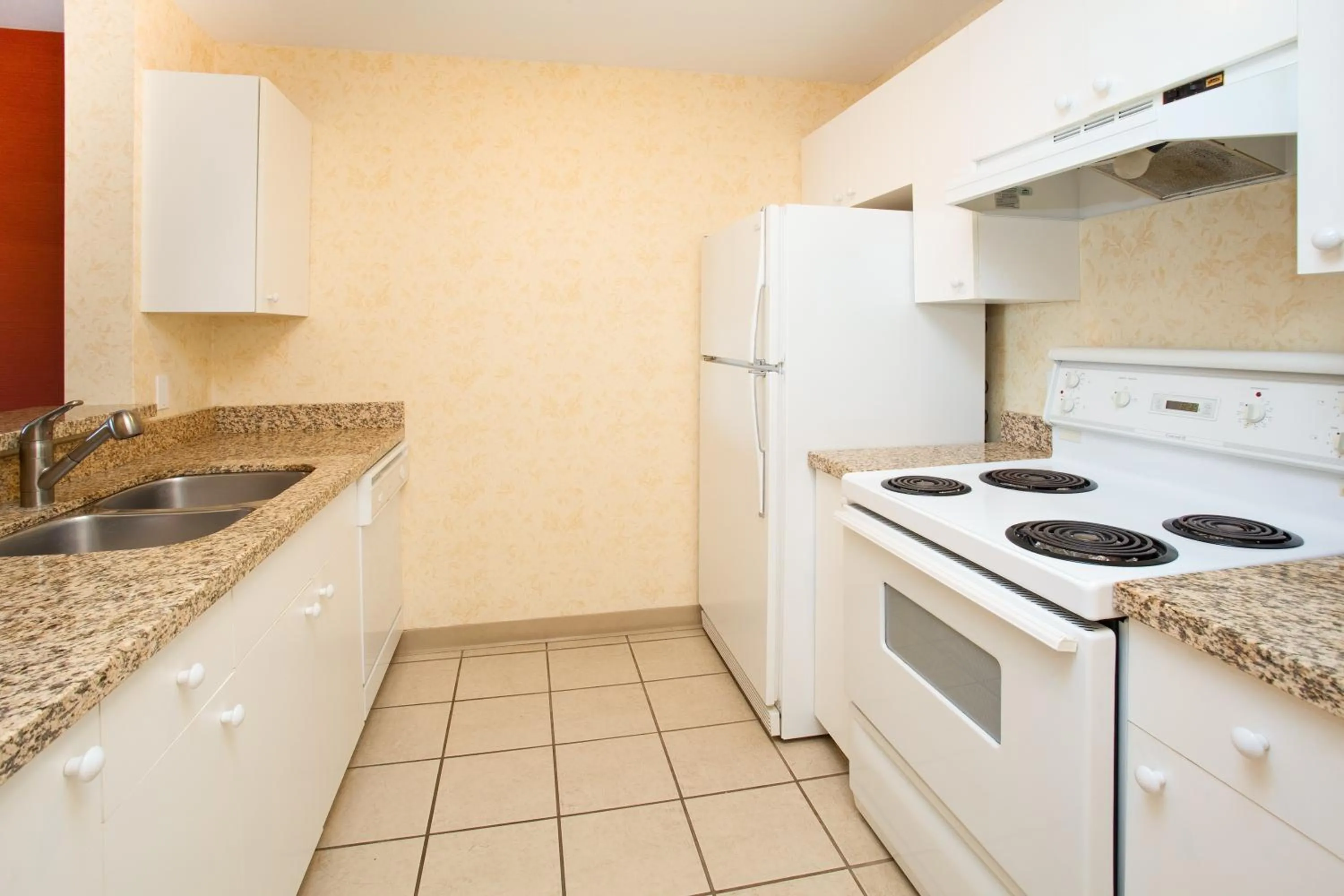 Kitchen or kitchenette in Holiday Inn Hotel & Suites Osoyoos by IHG