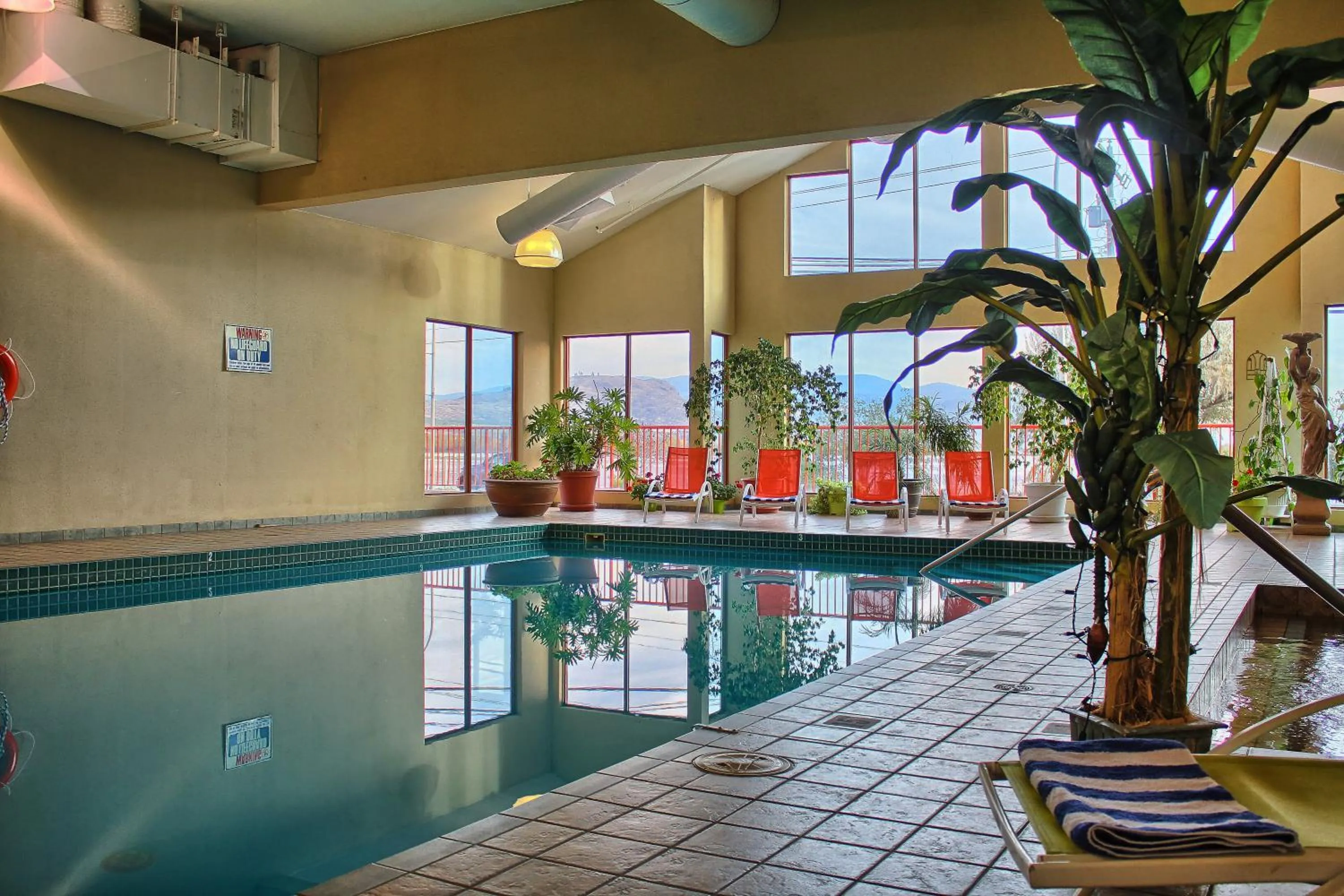 Swimming pool in Holiday Inn Hotel & Suites Osoyoos by IHG