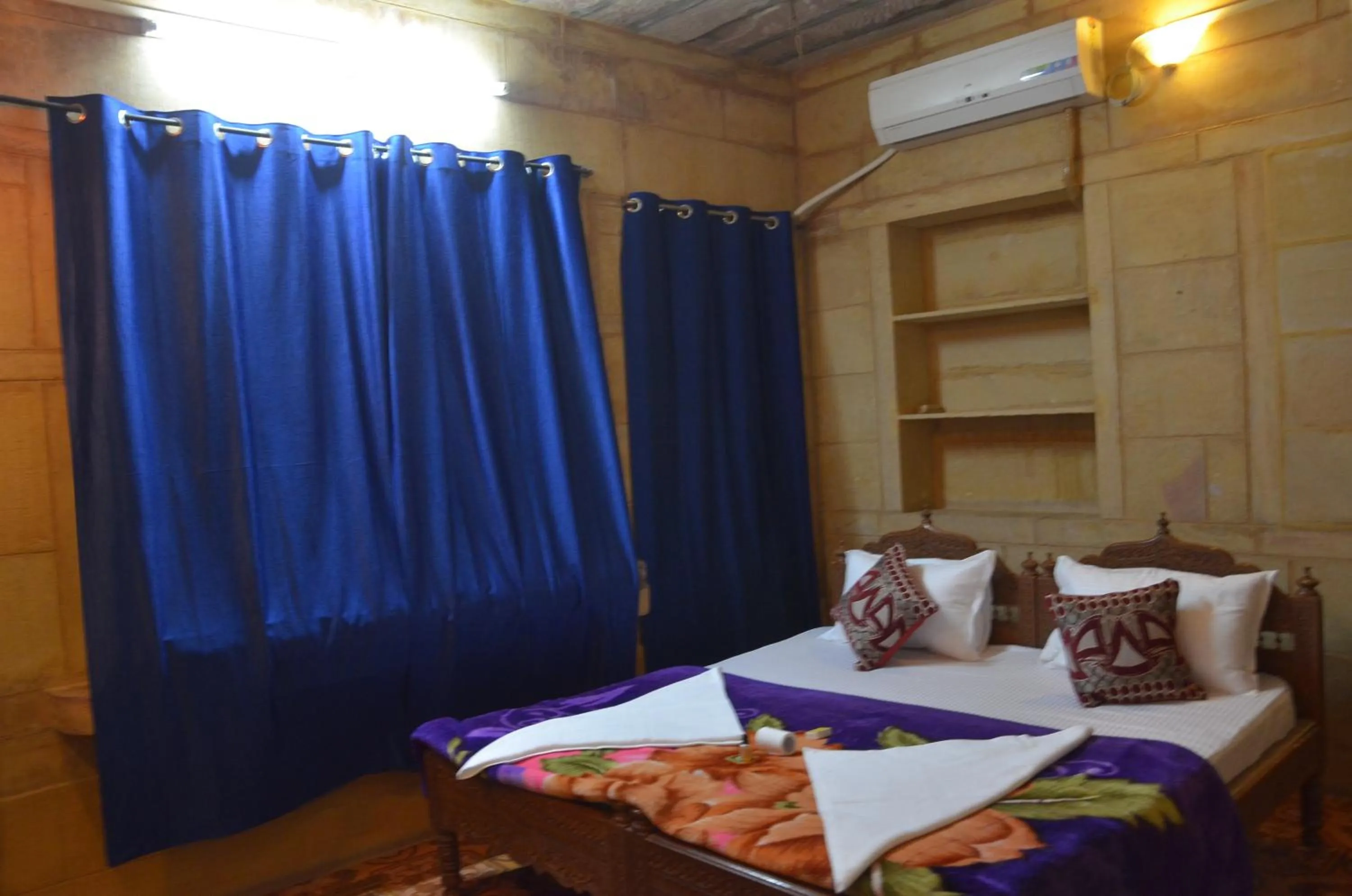 Bed in Hotel Siddhartha