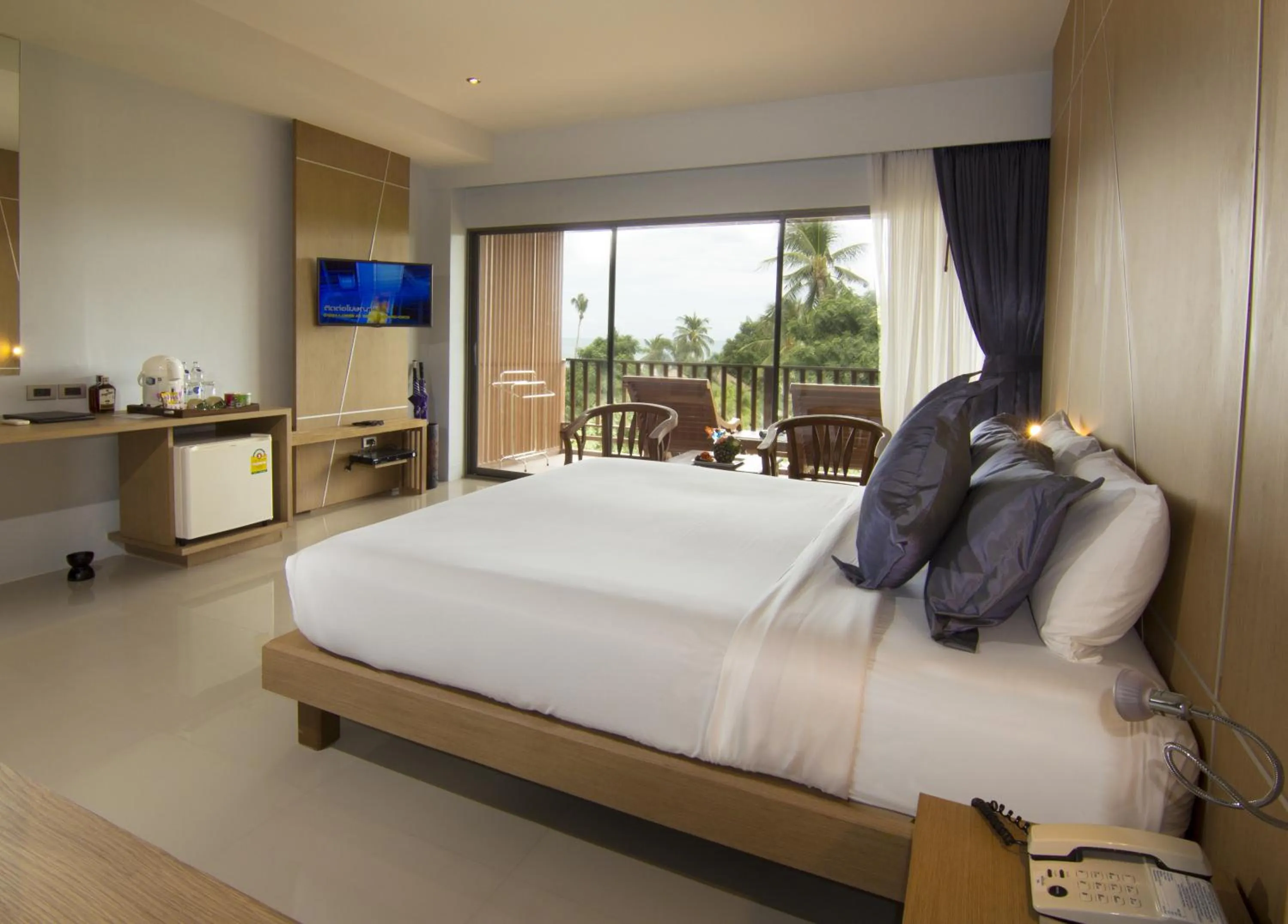 Photo of the whole room, Bed in Chaweng Cove Beach Resort