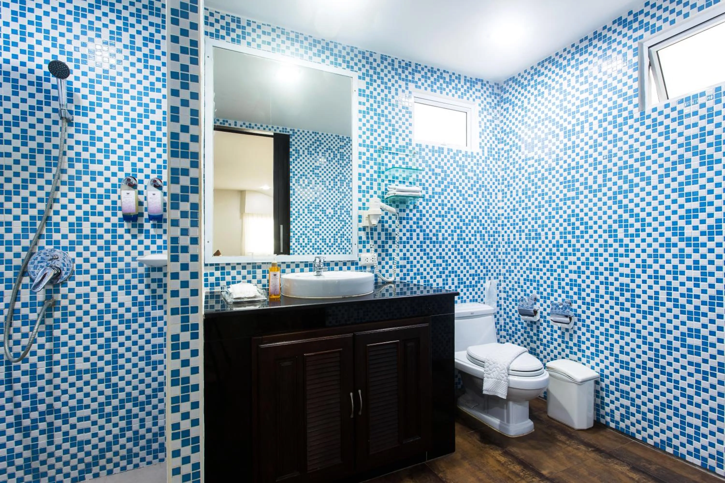 Shower in Chaweng Cove Beach Resort