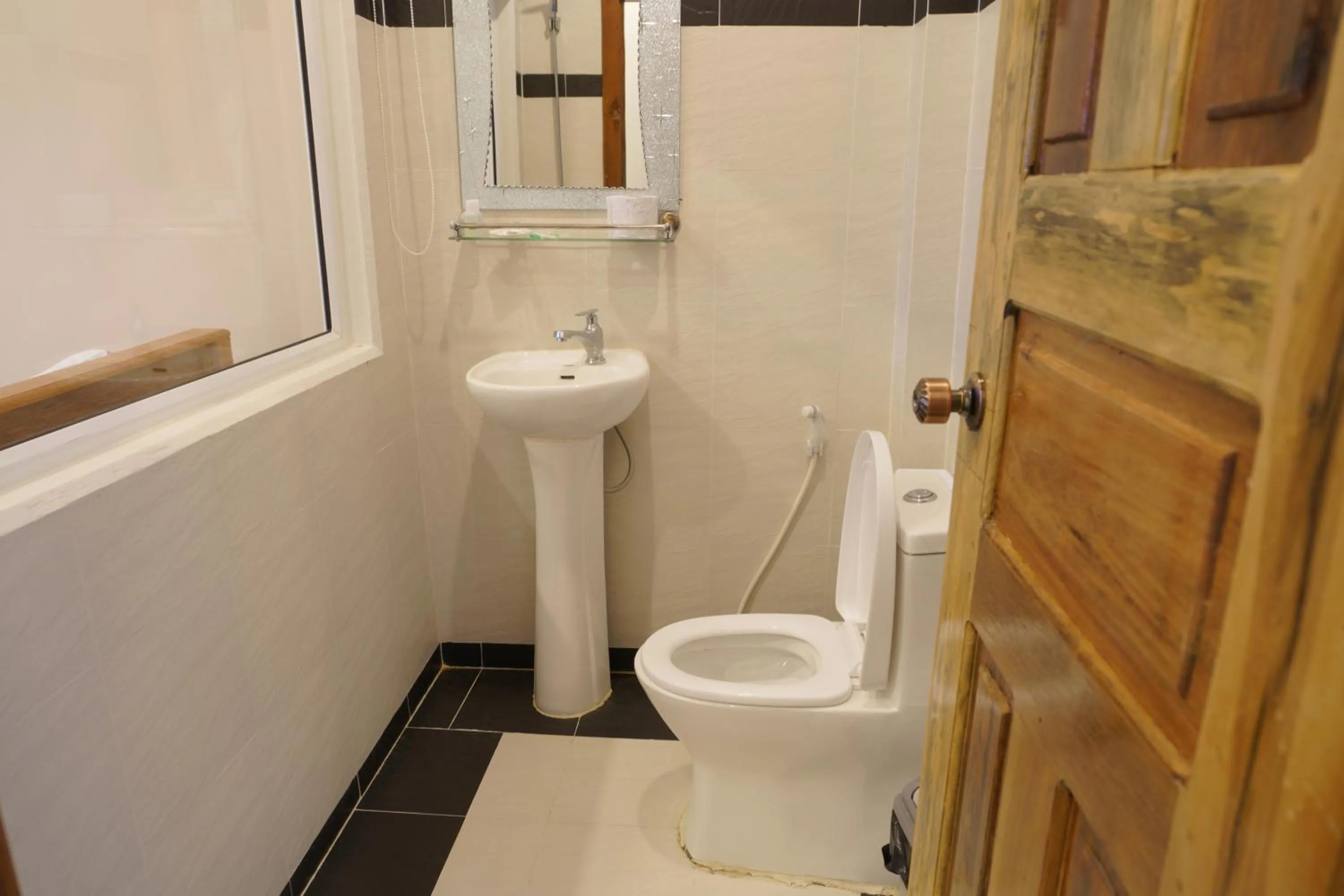 Bathroom in Sok Heng Guesthouse