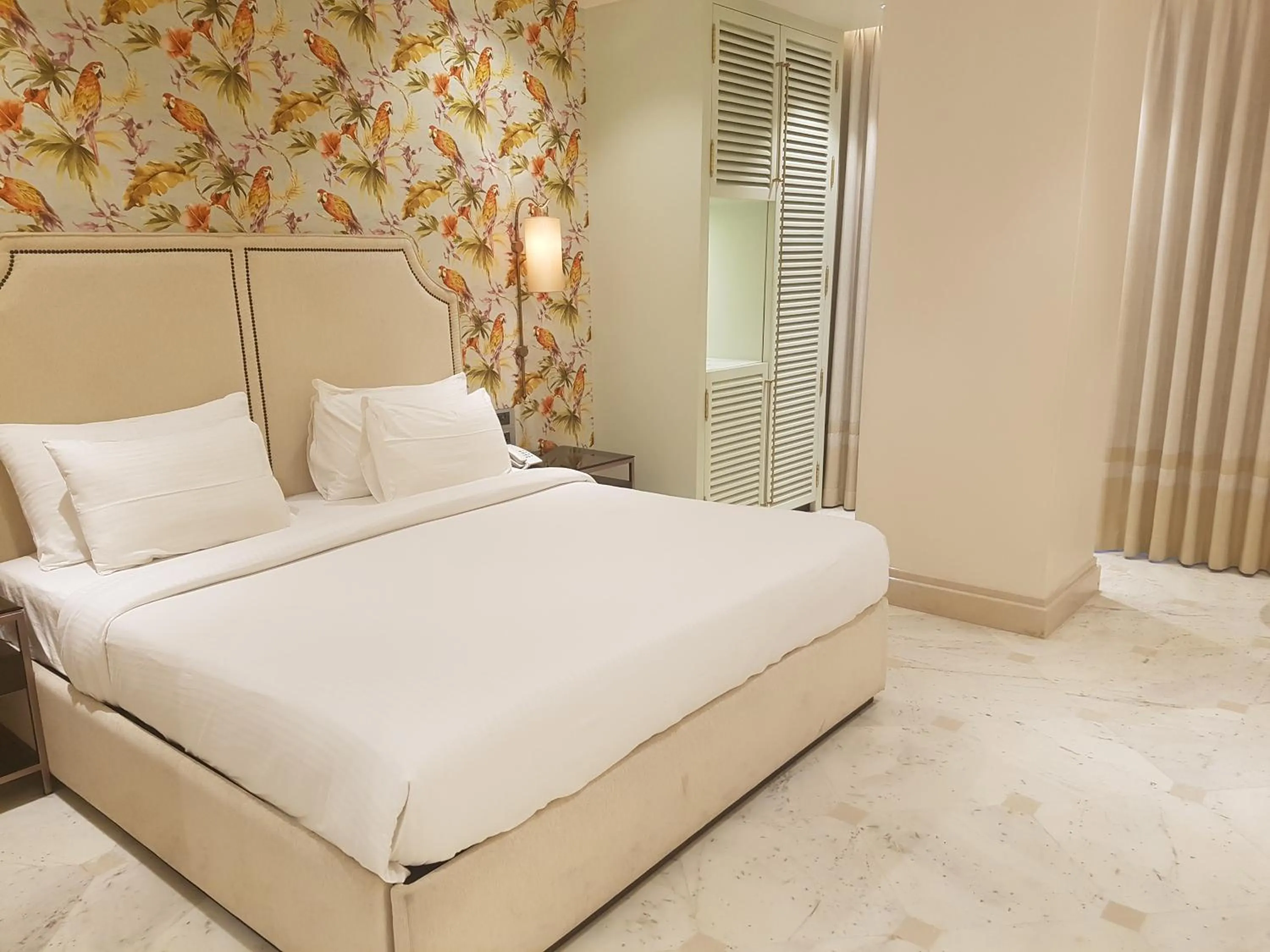 Bedroom, Bed in Hotel Harbour View Colaba