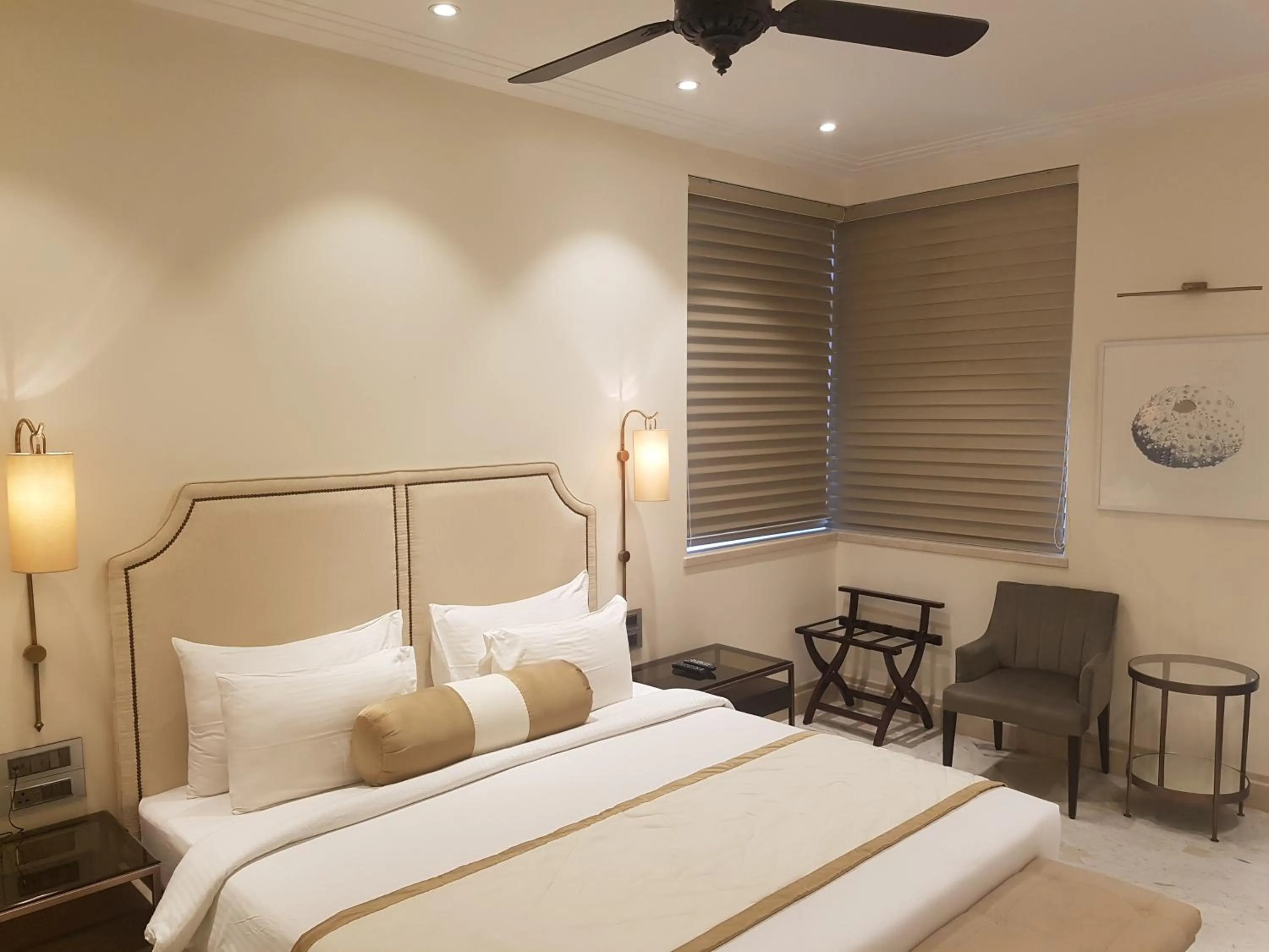 Bedroom, Bed in Hotel Harbour View Colaba