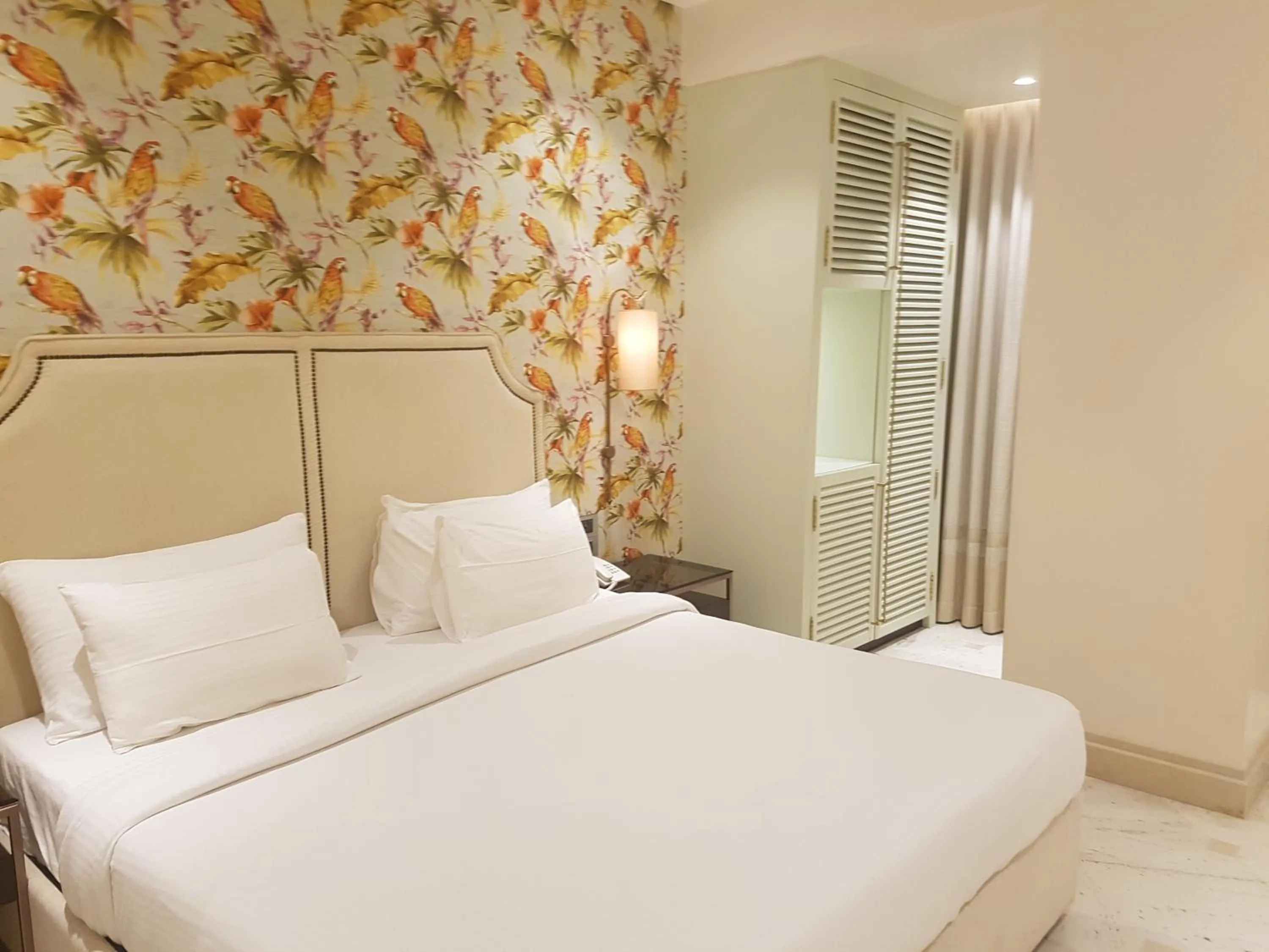 Bedroom, Bed in Hotel Harbour View Colaba