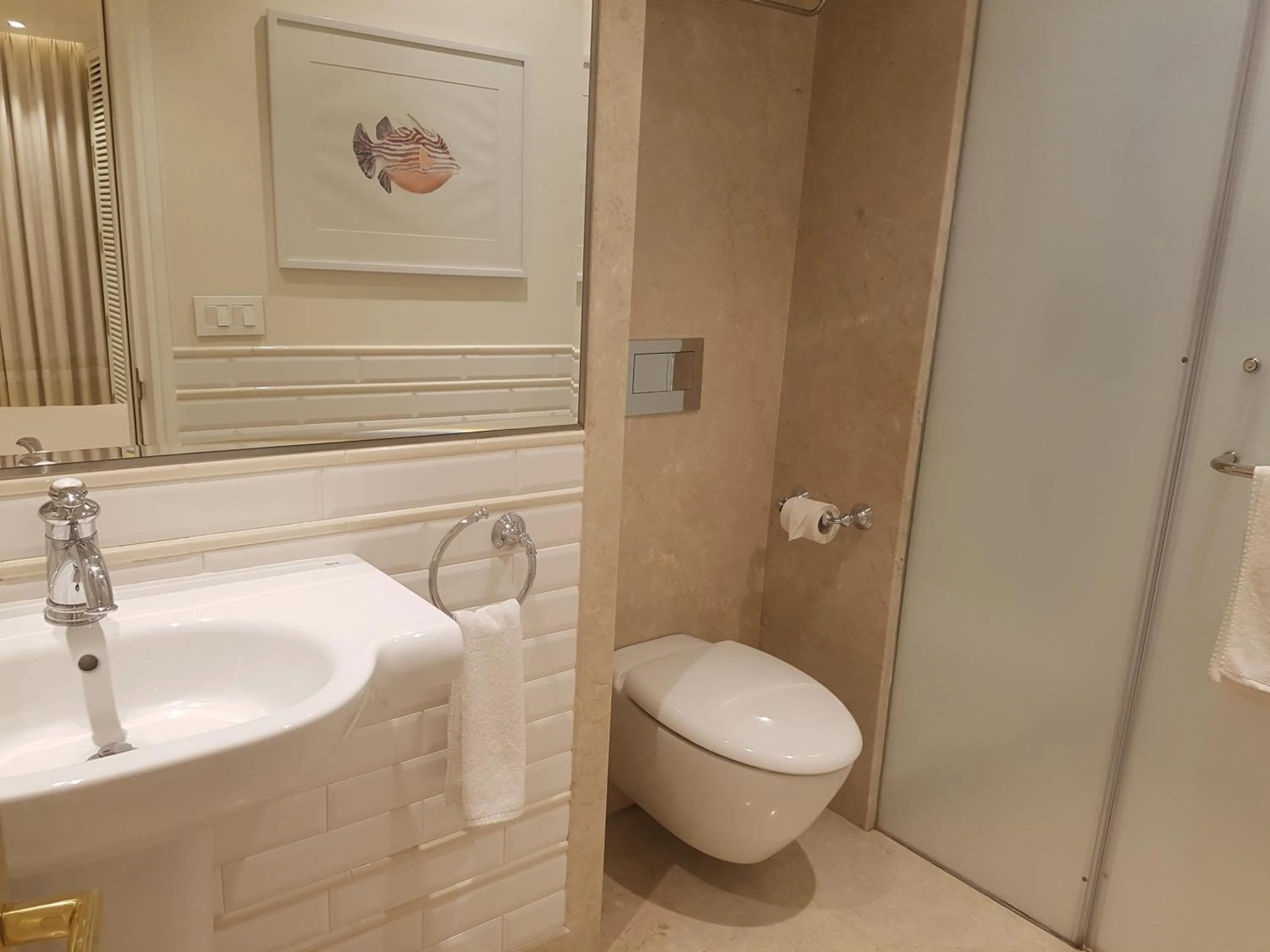Bathroom in Hotel Harbour View Colaba