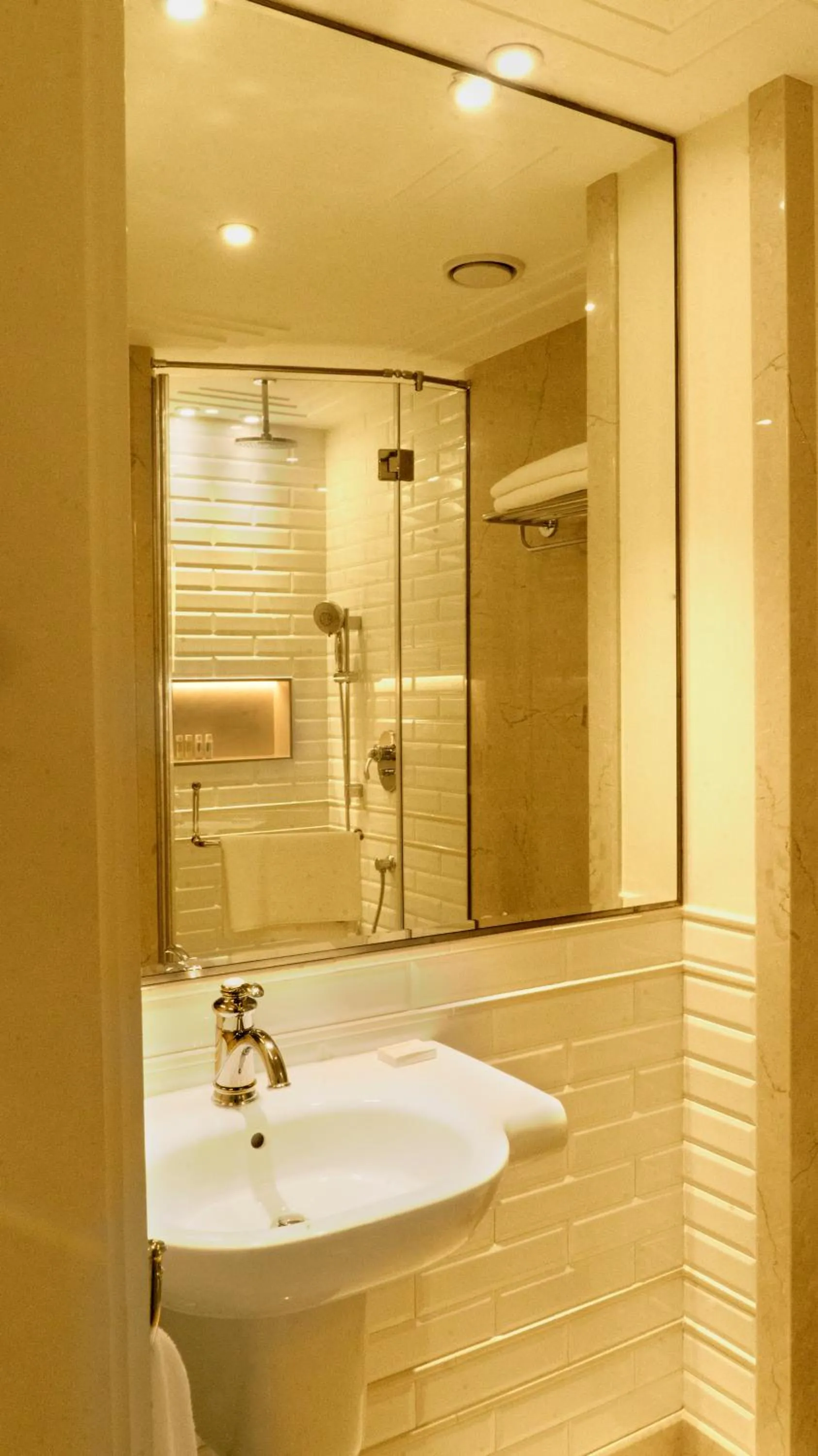 Bathroom in Hotel Harbour View Colaba