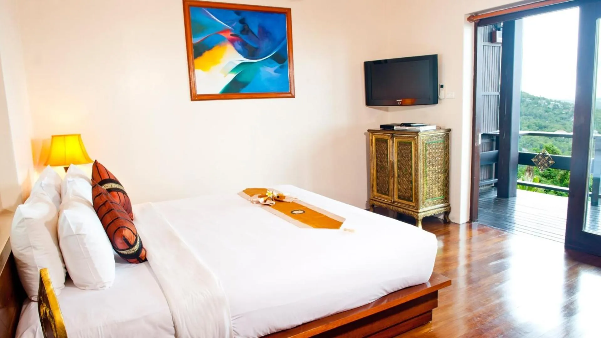 Bed in Sandalwood Luxury Villa Resort