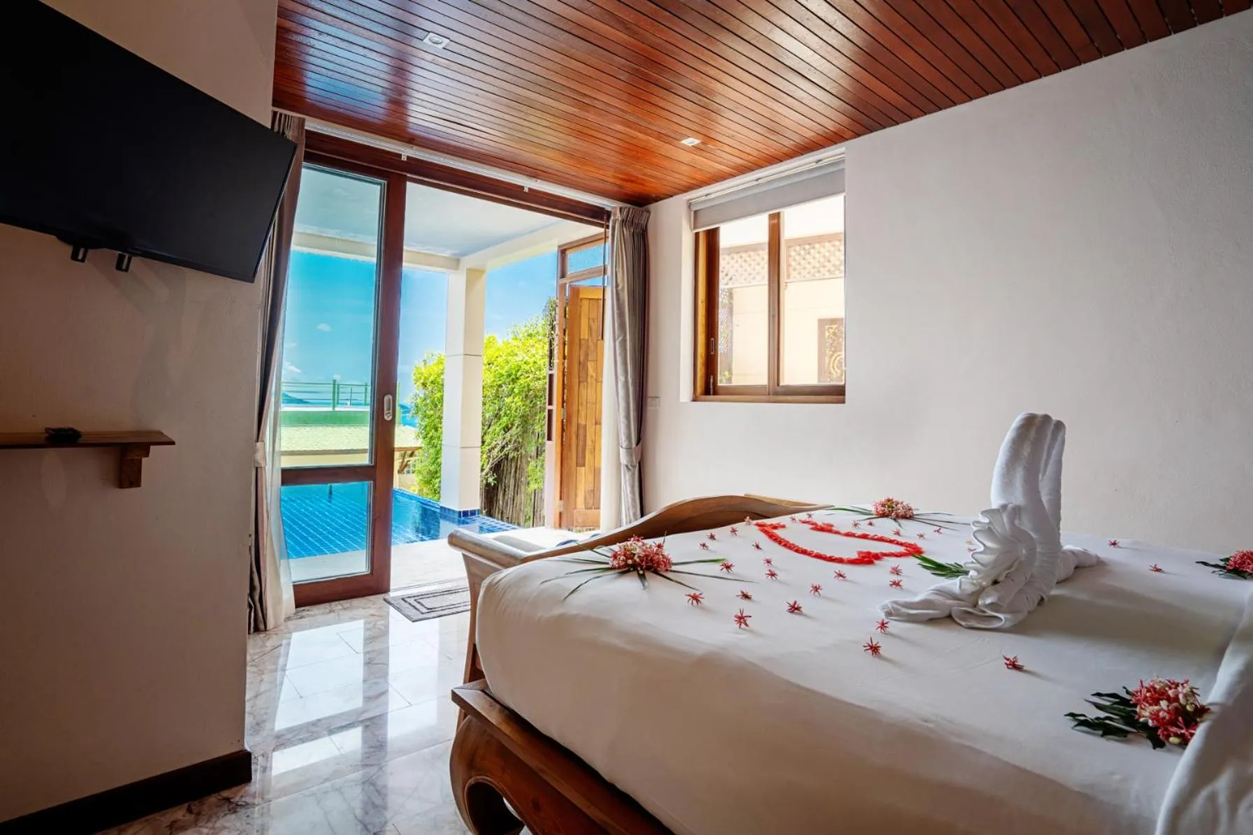 Bed in Sandalwood Luxury Villa Resort
