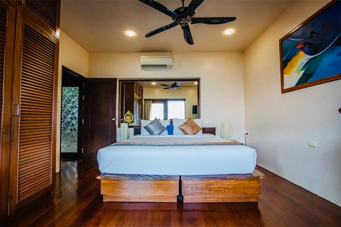 Bed in Sandalwood Luxury Villa Resort