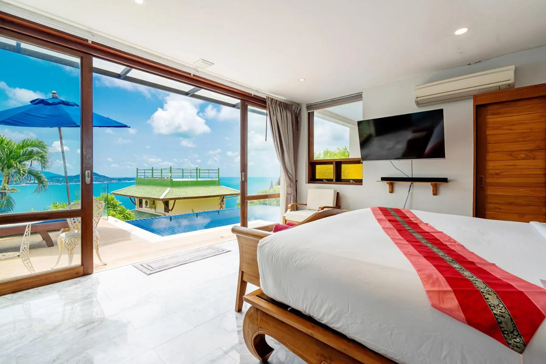 Bed in Sandalwood Luxury Villa Resort