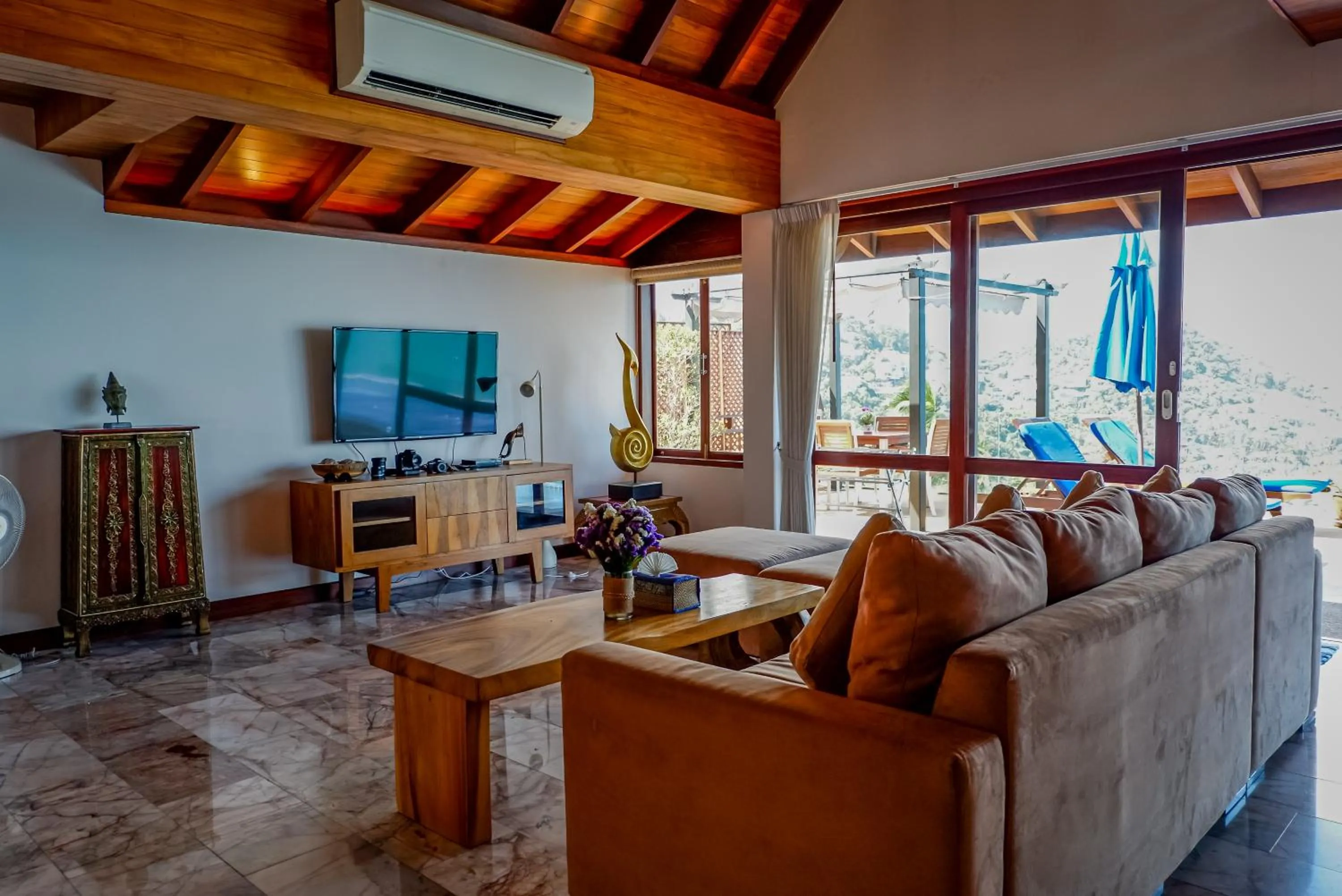 TV and multimedia in Sandalwood Luxury Villa Resort