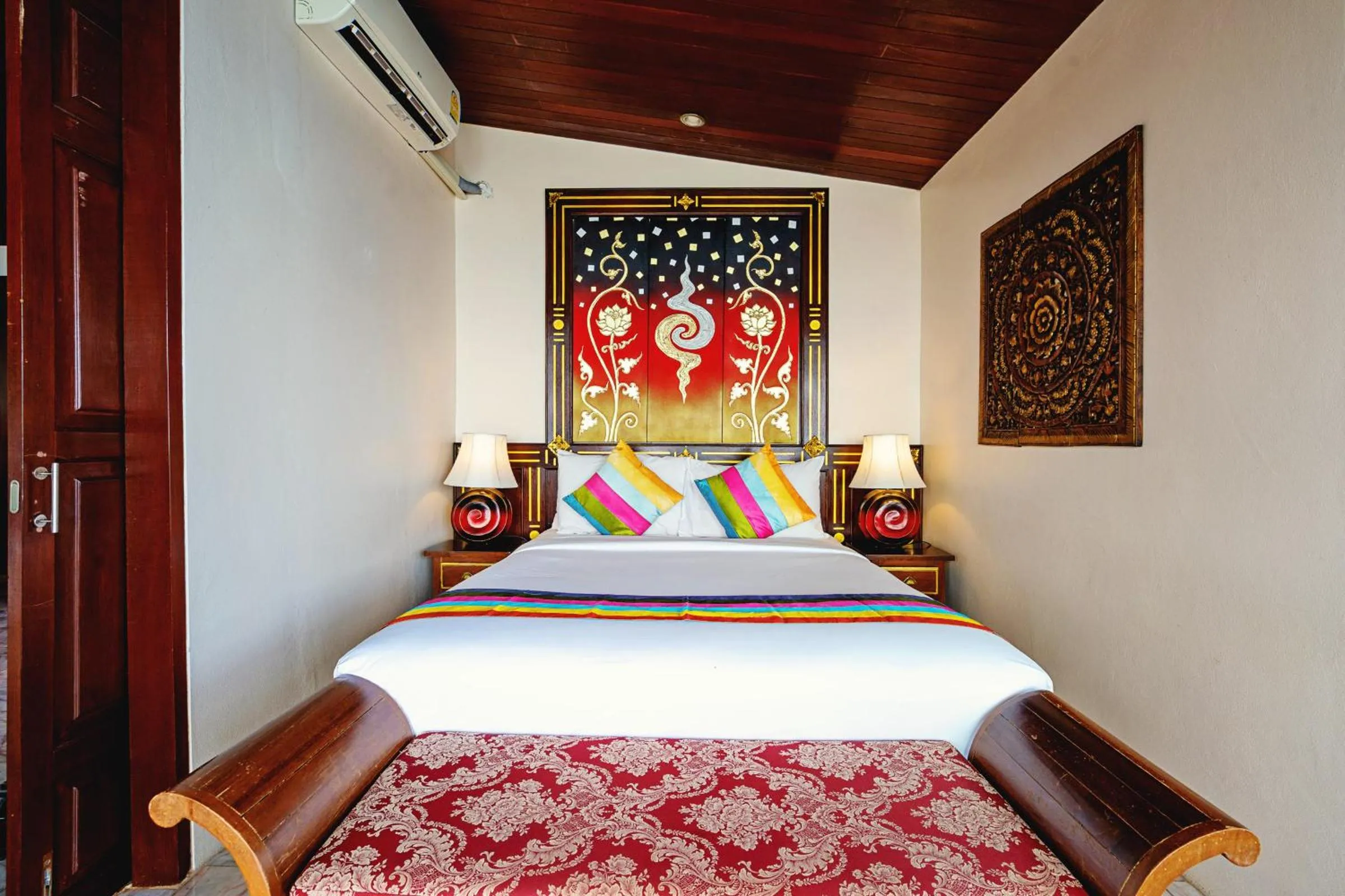 Bed in Sandalwood Luxury Villa Resort