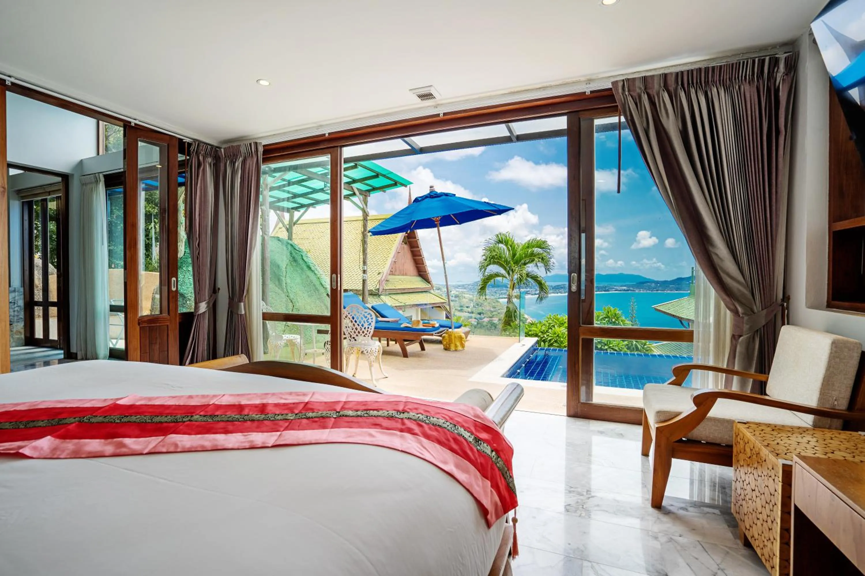 Bed in Sandalwood Luxury Villa Resort