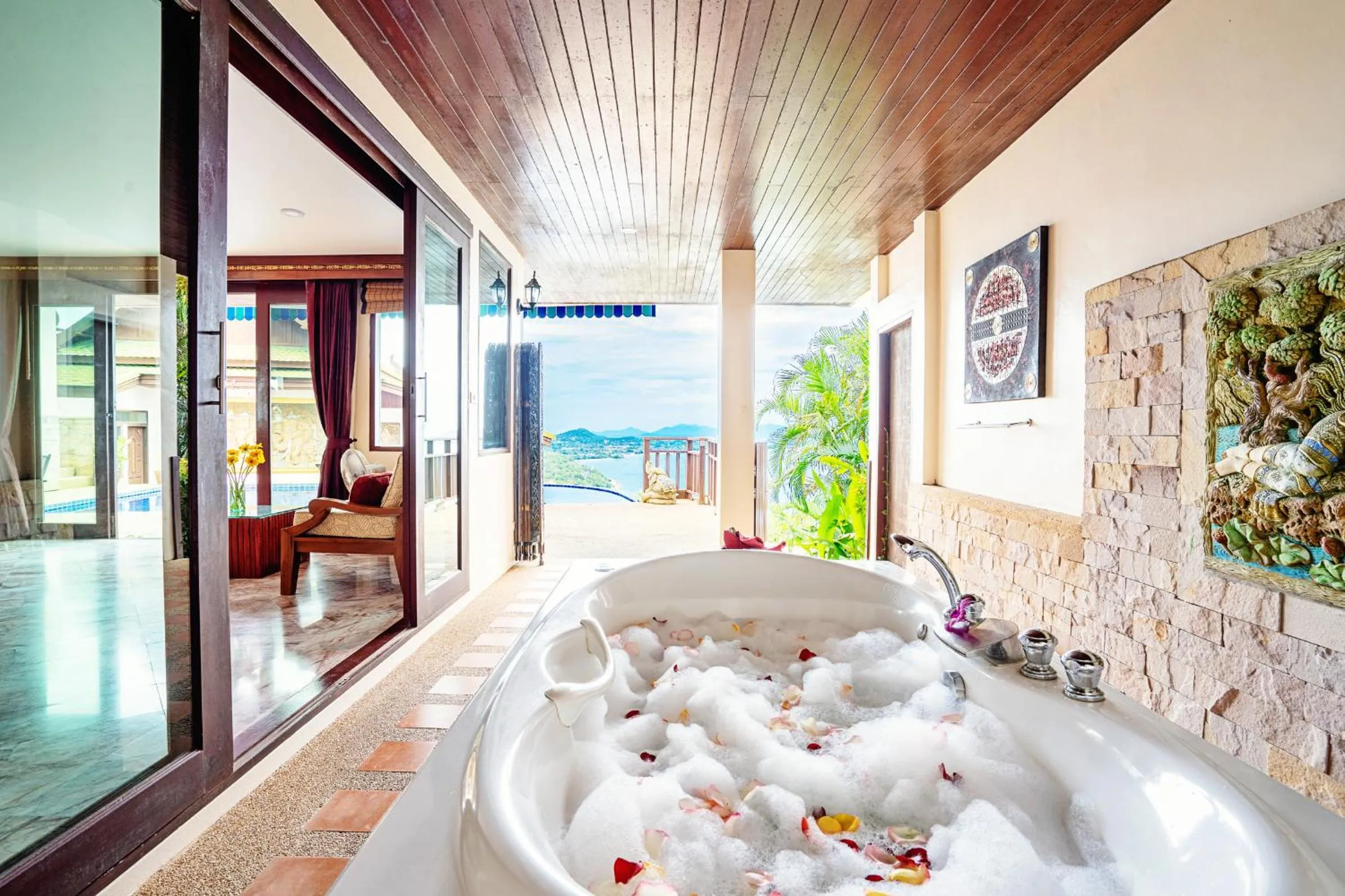 Bath in Sandalwood Luxury Villa Resort