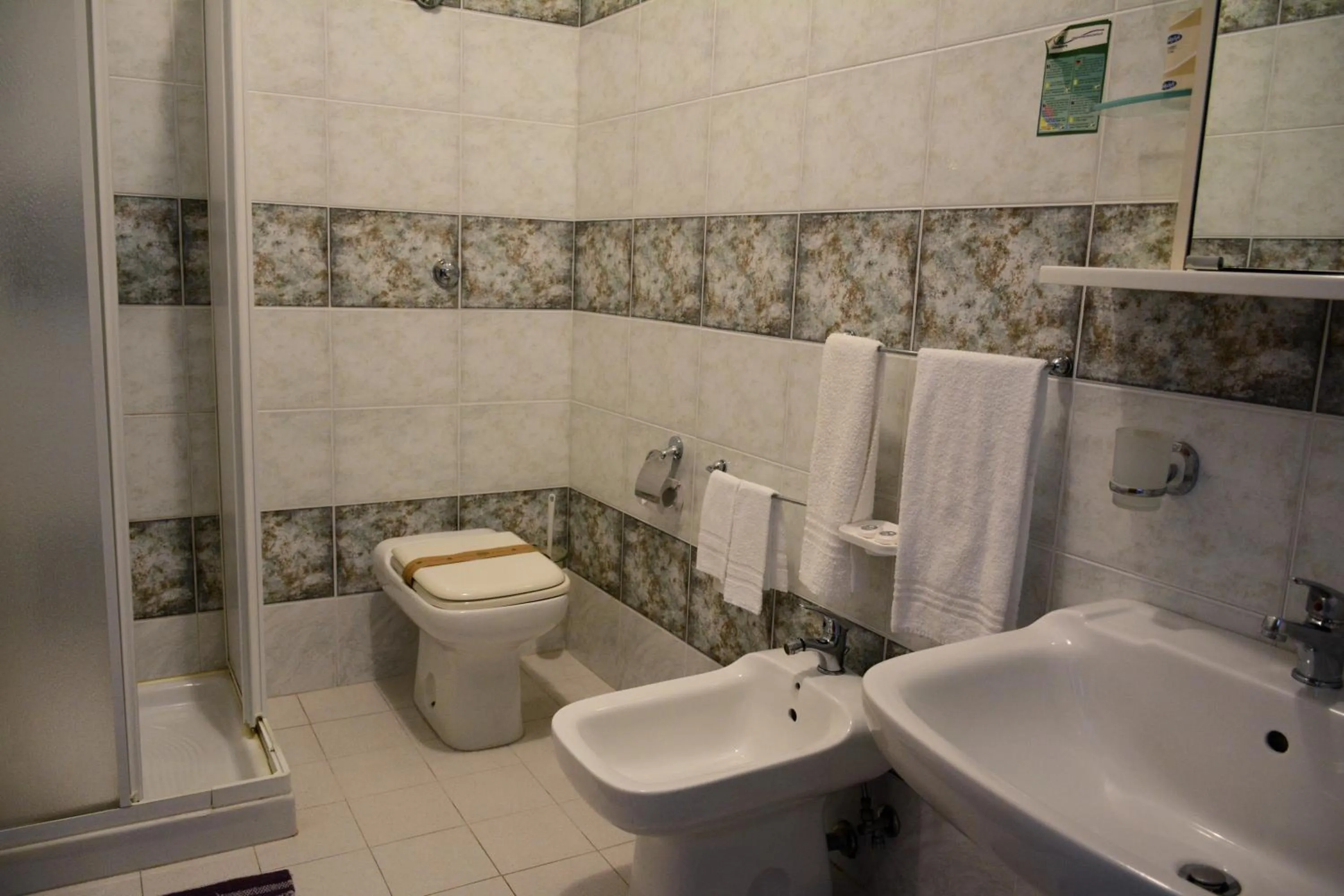 Toilet in Castelvetere Hotel