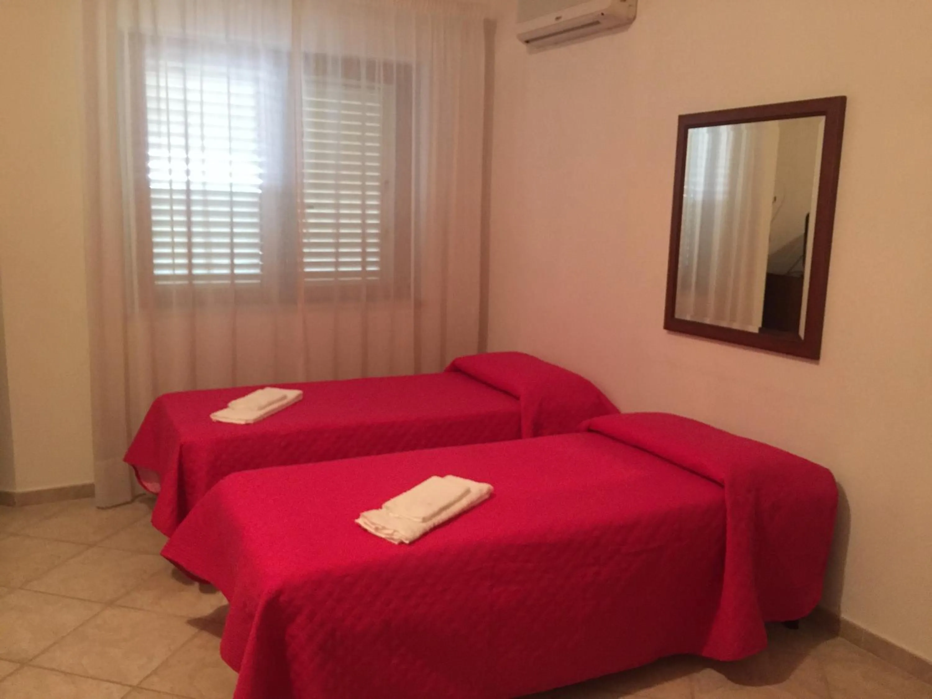 Property building, Bed in Castelvetere Hotel