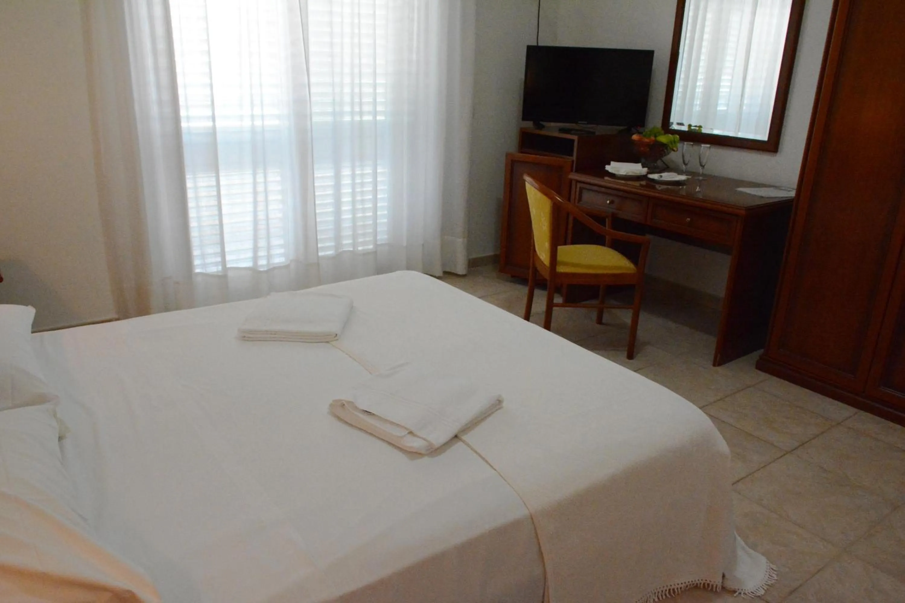 Seating area, Bed in Castelvetere Hotel